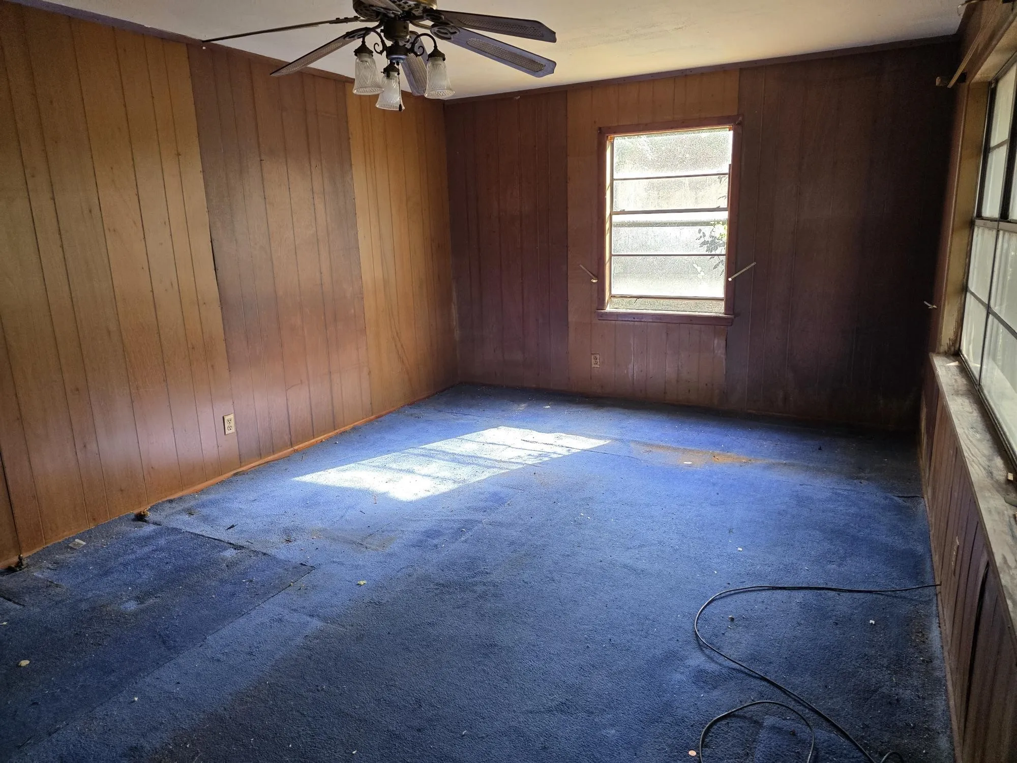 Single Family Residence For Sale in Wood County , 2329 S State Highway 37, Mineola, Texas 75773, 3 Bedroom, 1 Bathroom, Garage spaces, 1,364 Sqft, built in 1970, mls#21401308, Real Estate Agent in Mineola, Homes For Sale in Wood county, Homes For Sale in Mineola, Realtor in Mineola Texas, Real Estate Brokerage Independent Realty Texas, Luminita Cordes Realtor