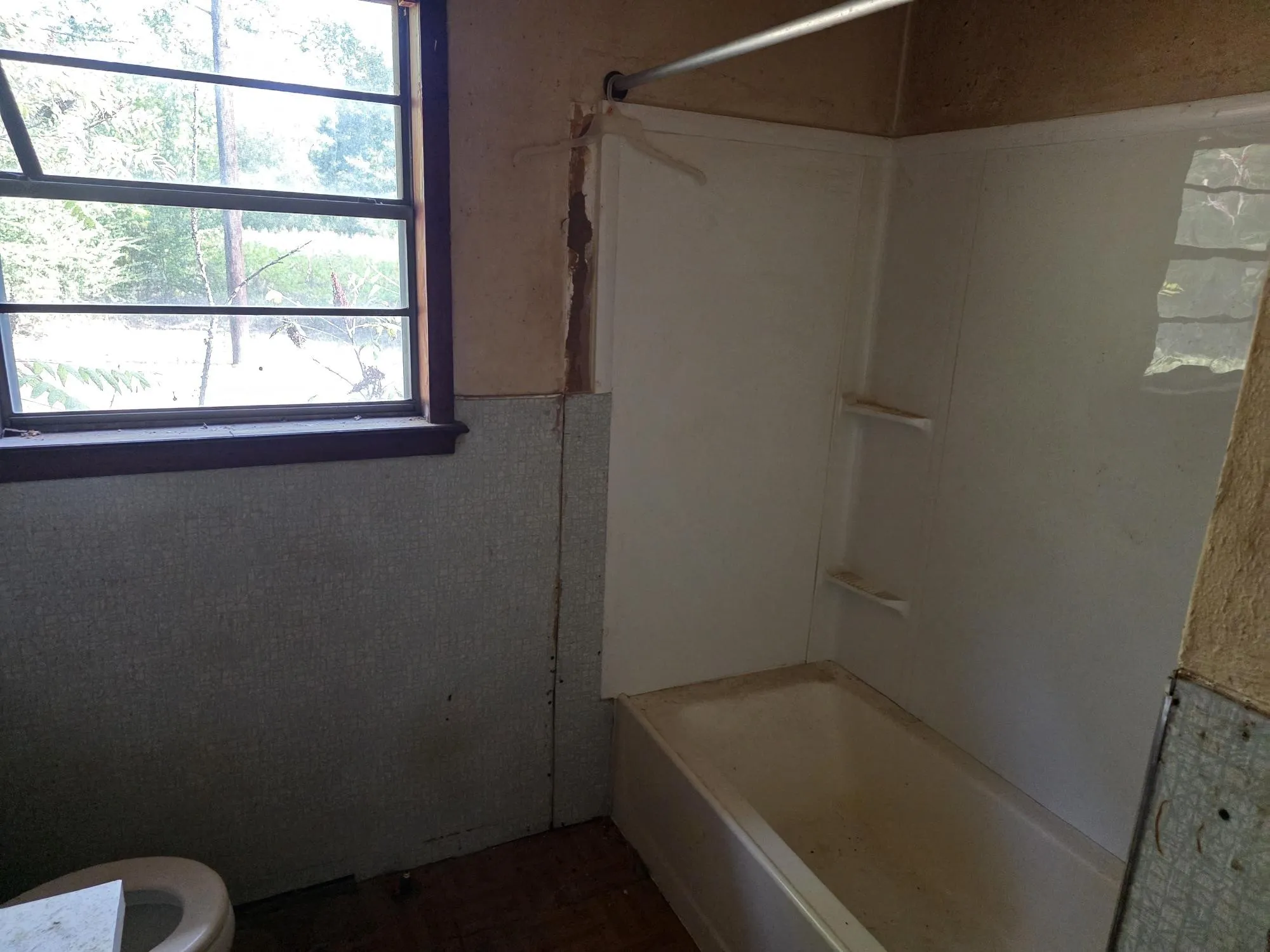 Single Family Residence For Sale in Wood County , 2329 S State Highway 37, Mineola, Texas 75773, 3 Bedroom, 1 Bathroom, Garage spaces, 1,364 Sqft, built in 1970, mls#21401308, Real Estate Agent in Mineola, Homes For Sale in Wood county, Homes For Sale in Mineola, Realtor in Mineola Texas, Real Estate Brokerage Independent Realty Texas, Luminita Cordes Realtor