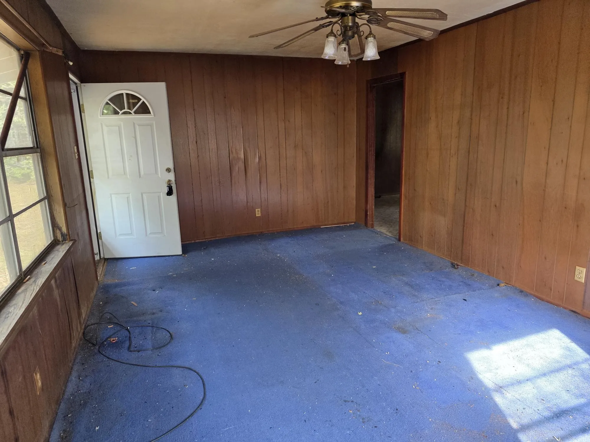 Single Family Residence For Sale in Wood County , 2329 S State Highway 37, Mineola, Texas 75773, 3 Bedroom, 1 Bathroom, Garage spaces, 1,364 Sqft, built in 1970, mls#21401308, Real Estate Agent in Mineola, Homes For Sale in Wood county, Homes For Sale in Mineola, Realtor in Mineola Texas, Real Estate Brokerage Independent Realty Texas, Luminita Cordes Realtor