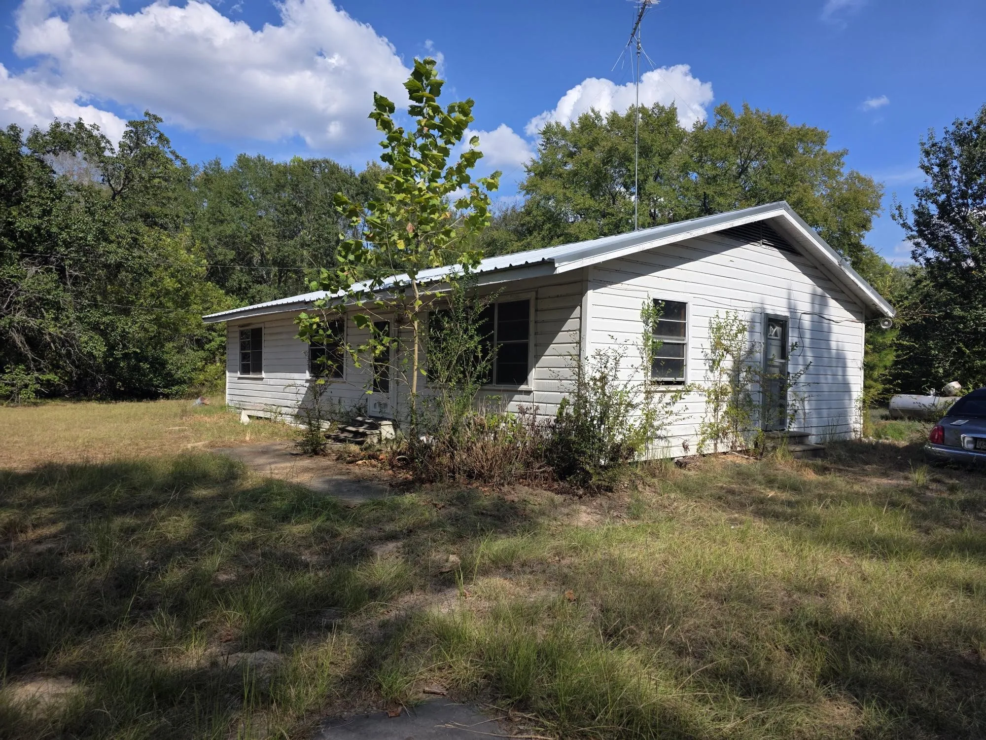 Single Family Residence For Sale in Wood County , 2329 S State Highway 37, Mineola, Texas 75773, 3 Bedroom, 1 Bathroom, Garage spaces, 1,364 Sqft, built in 1970, mls#21401308, Real Estate Agent in Mineola, Homes For Sale in Wood county, Homes For Sale in Mineola, Realtor in Mineola Texas, Real Estate Brokerage Independent Realty Texas, Luminita Cordes Realtor