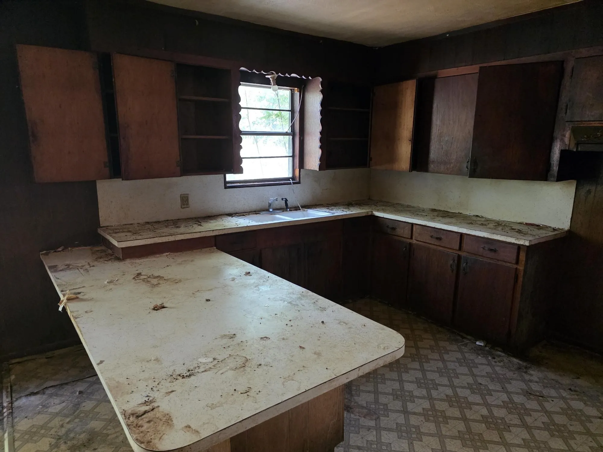 Single Family Residence For Sale in Wood County , 2329 S State Highway 37, Mineola, Texas 75773, 3 Bedroom, 1 Bathroom, Garage spaces, 1,364 Sqft, built in 1970, mls#21401308, Real Estate Agent in Mineola, Homes For Sale in Wood county, Homes For Sale in Mineola, Realtor in Mineola Texas, Real Estate Brokerage Independent Realty Texas, Luminita Cordes Realtor