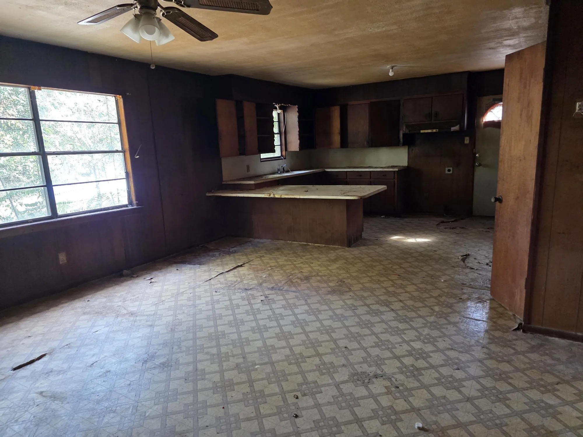 Single Family Residence For Sale in Wood County , 2329 S State Highway 37, Mineola, Texas 75773, 3 Bedroom, 1 Bathroom, Garage spaces, 1,364 Sqft, built in 1970, mls#21401308, Real Estate Agent in Mineola, Homes For Sale in Wood county, Homes For Sale in Mineola, Realtor in Mineola Texas, Real Estate Brokerage Independent Realty Texas, Luminita Cordes Realtor