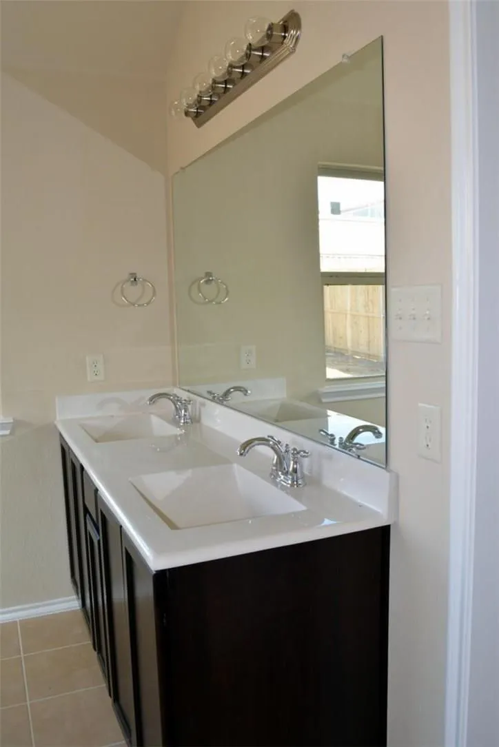 Single Family Residence For Rent in Collin County , 704 Westgate Court, Anna, Texas 75409, 3 Bedroom, 2 Bathroom, 2 Garage spaces, 1,580 Sqft, built in 2014, mls#21401310, Real Estate Agent in Anna, Homes For Rent in Collin county, Homes For Rent in Anna, Realtor in Anna Texas, Real Estate Brokerage Independent Realty Texas, Luminita Cordes Realtor