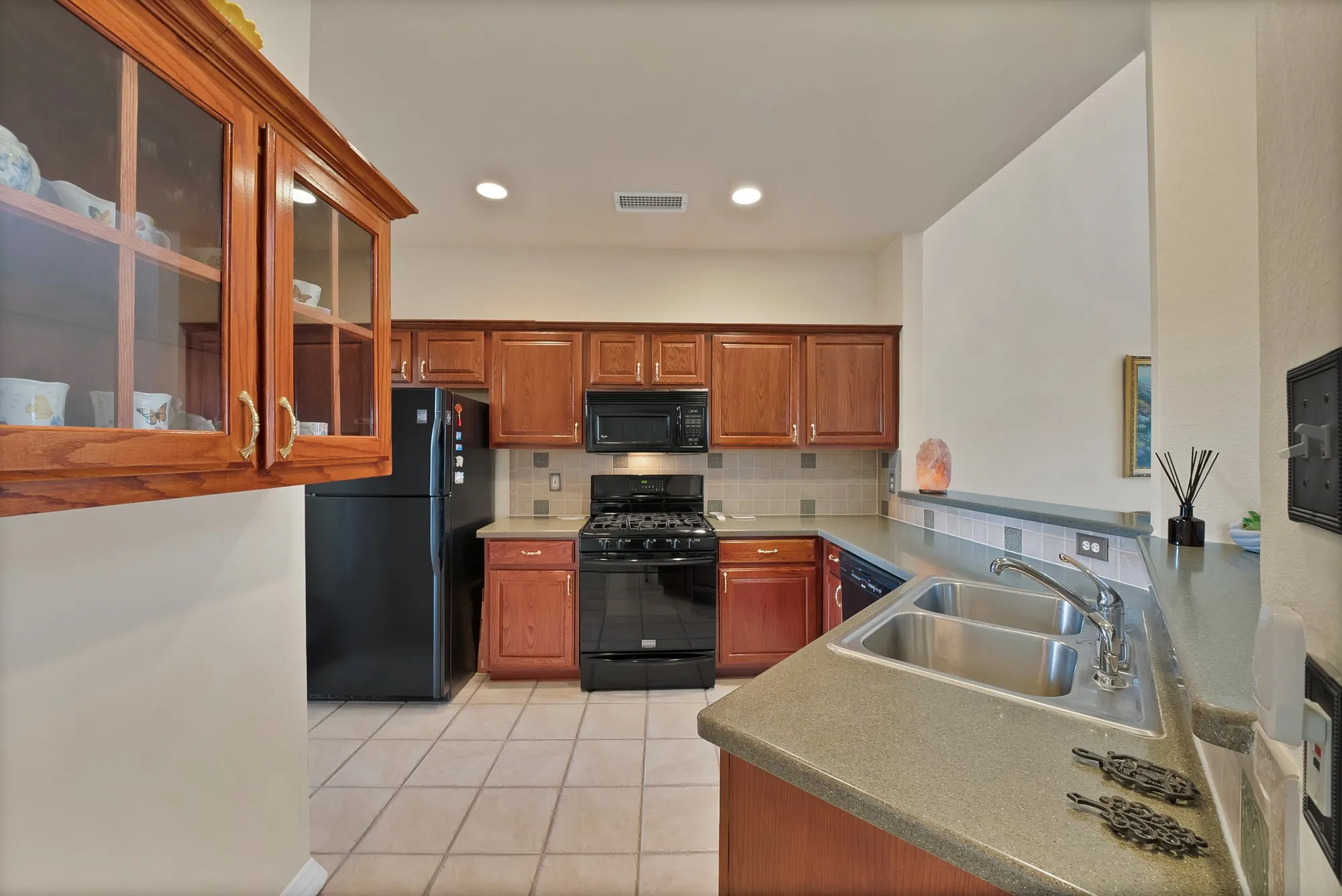 Townhouse For Sale in Dallas County , 1607 Masters Drive, De Soto, Texas 75115, 3 Bedroom, 2 Bathroom, 2 Garage spaces, 1,846 Sqft, built in 1998, mls#21398021, Real Estate Agent in De Soto, Homes For Sale in Dallas county, Homes For Sale in De Soto, Realtor in De Soto Texas, Real Estate Brokerage Independent Realty Texas, Luminita Cordes Realtor