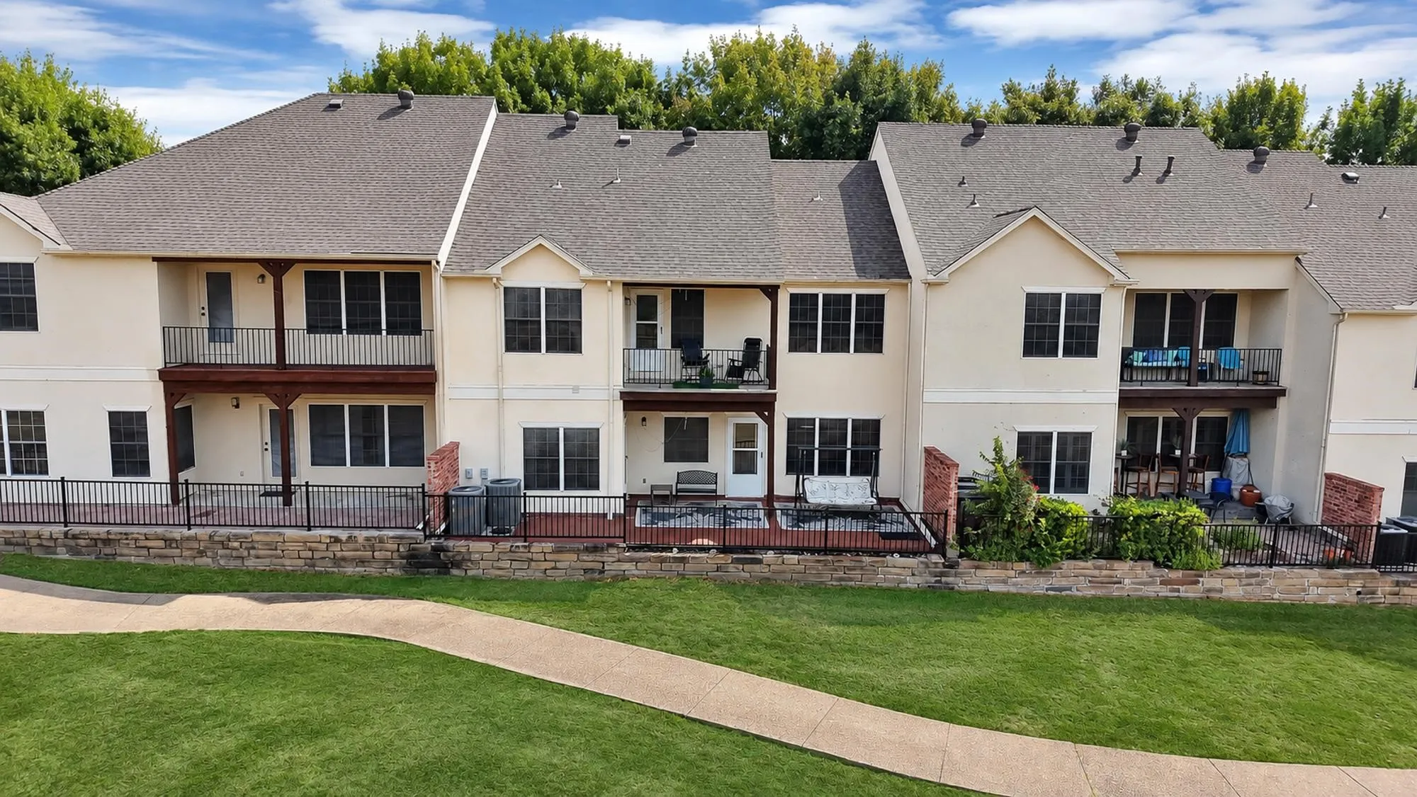 Townhouse For Sale in Dallas County , 1607 Masters Drive, De Soto, Texas 75115, 3 Bedroom, 2 Bathroom, 2 Garage spaces, 1,846 Sqft, built in 1998, mls#21398021, Real Estate Agent in De Soto, Homes For Sale in Dallas county, Homes For Sale in De Soto, Realtor in De Soto Texas, Real Estate Brokerage Independent Realty Texas, Luminita Cordes Realtor