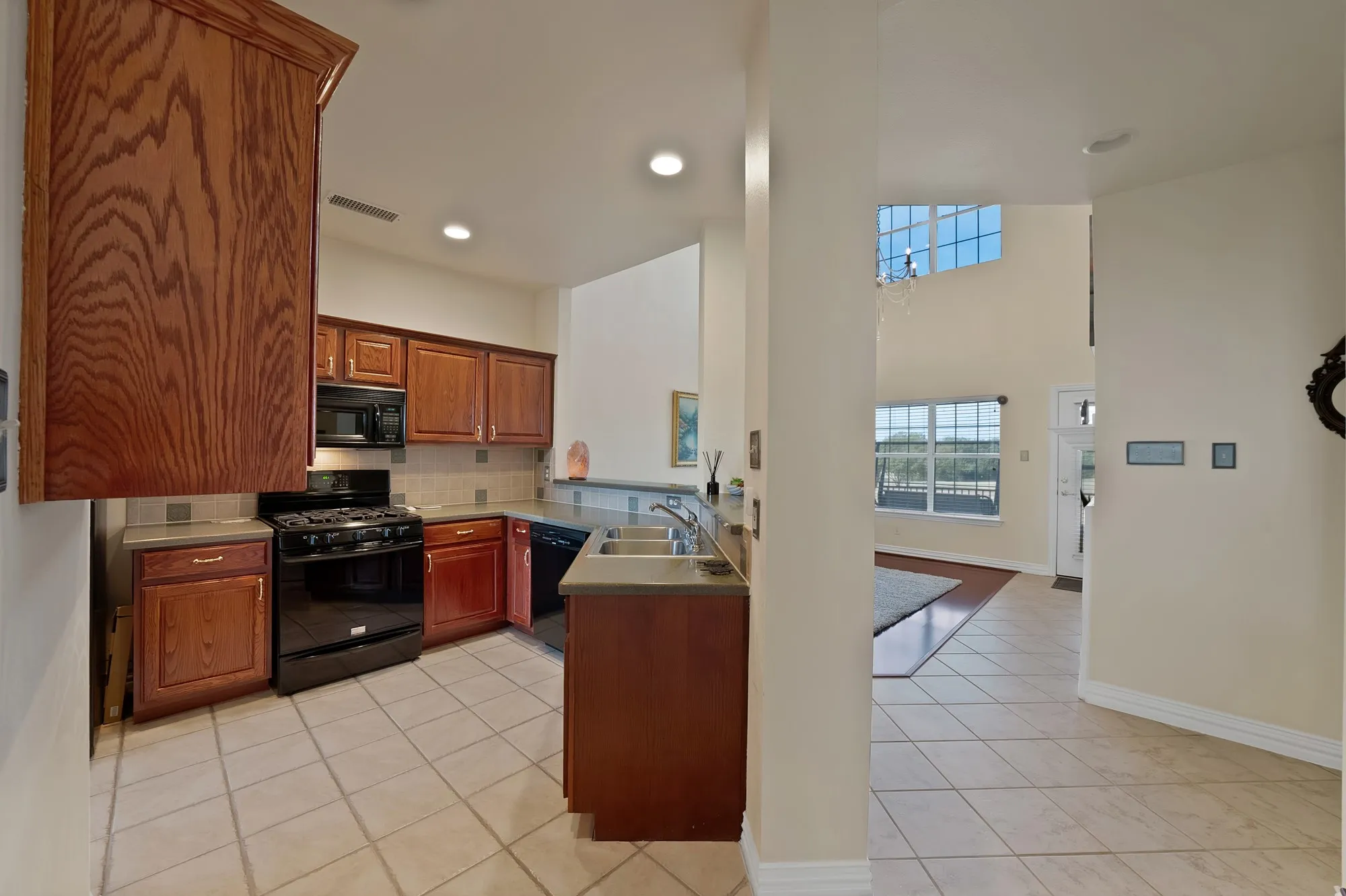 Townhouse For Sale in Dallas County , 1607 Masters Drive, De Soto, Texas 75115, 3 Bedroom, 2 Bathroom, 2 Garage spaces, 1,846 Sqft, built in 1998, mls#21398021, Real Estate Agent in De Soto, Homes For Sale in Dallas county, Homes For Sale in De Soto, Realtor in De Soto Texas, Real Estate Brokerage Independent Realty Texas, Luminita Cordes Realtor