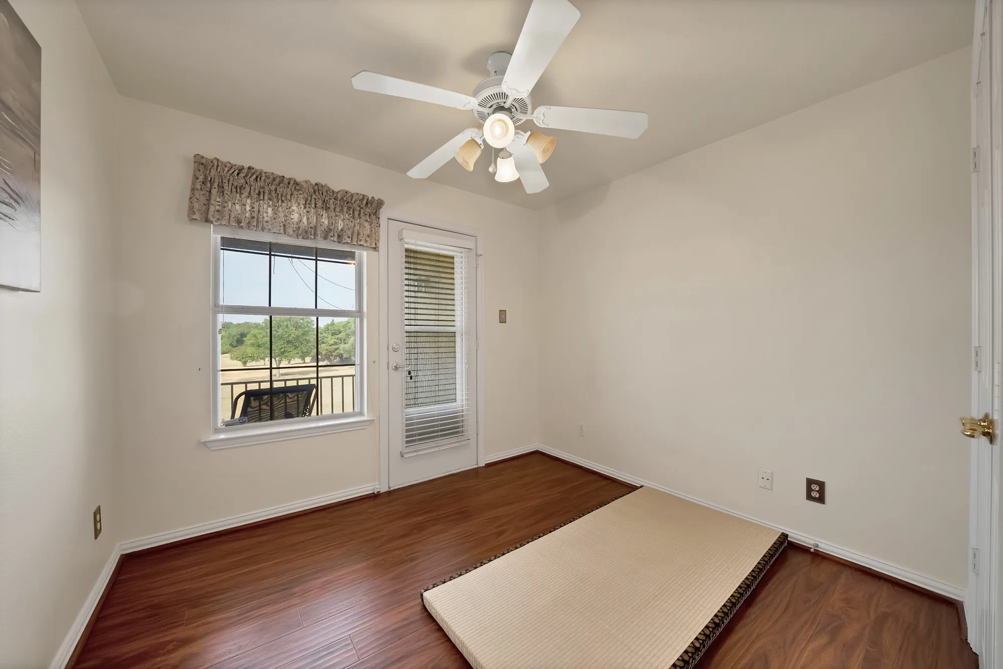 Townhouse For Sale in Dallas County , 1607 Masters Drive, De Soto, Texas 75115, 3 Bedroom, 2 Bathroom, 2 Garage spaces, 1,846 Sqft, built in 1998, mls#21398021, Real Estate Agent in De Soto, Homes For Sale in Dallas county, Homes For Sale in De Soto, Realtor in De Soto Texas, Real Estate Brokerage Independent Realty Texas, Luminita Cordes Realtor