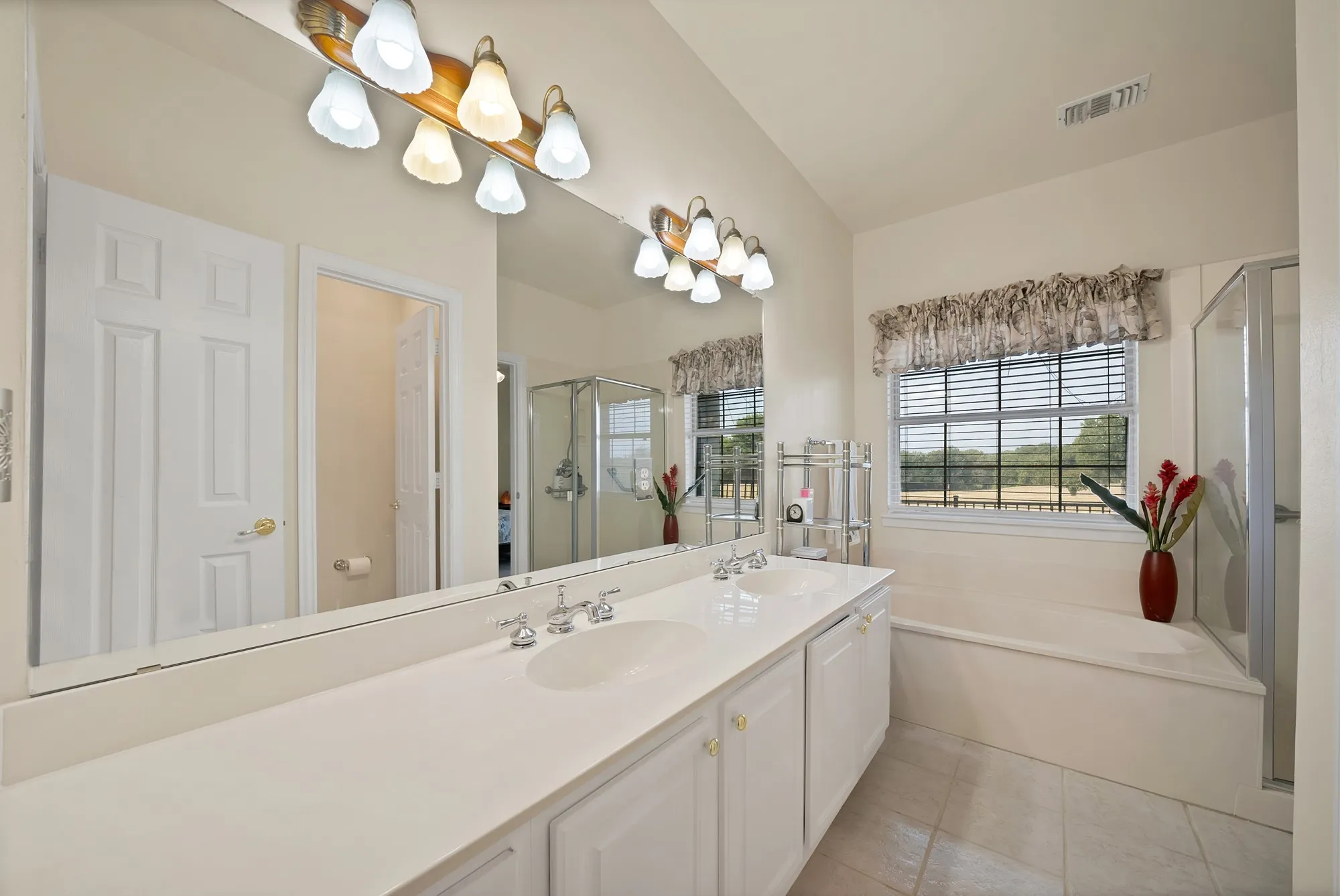Townhouse For Sale in Dallas County , 1607 Masters Drive, De Soto, Texas 75115, 3 Bedroom, 2 Bathroom, 2 Garage spaces, 1,846 Sqft, built in 1998, mls#21398021, Real Estate Agent in De Soto, Homes For Sale in Dallas county, Homes For Sale in De Soto, Realtor in De Soto Texas, Real Estate Brokerage Independent Realty Texas, Luminita Cordes Realtor