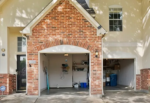 Townhouse For Sale in Dallas County , 1607 Masters Drive, De Soto, Texas 75115, 3 Bedroom, 2 Bathroom, 2 Garage spaces, 1,846 Sqft, built in 1998, mls#21398021, Real Estate Agent in De Soto, Homes For Sale in Dallas county, Homes For Sale in De Soto, Realtor in De Soto Texas, Real Estate Brokerage Independent Realty Texas, Luminita Cordes Realtor