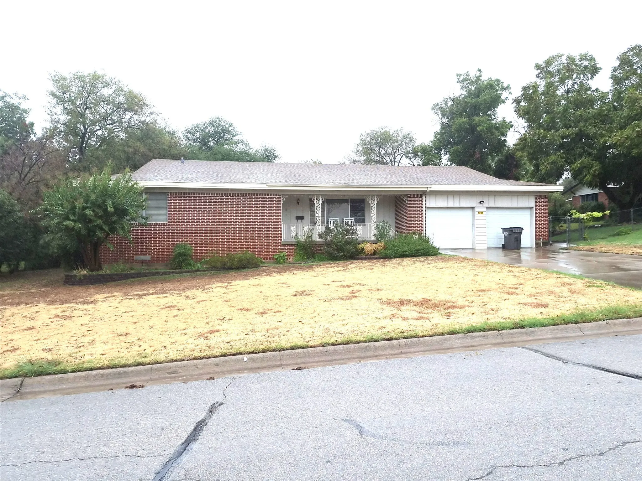 Single Family Residence For Sale in Tarrant County , 4221 Woodlake Drive, Lake Worth, Texas 76135, 3 Bedroom, 2 Bathroom, 2 Garage spaces, 2,088 Sqft, built in 1960, mls#21401183, Real Estate Agent in Lake Worth, Homes For Sale in Tarrant county, Homes For Sale in Lake Worth, Realtor in Lake Worth Texas, Real Estate Brokerage Independent Realty Texas, Luminita Cordes Realtor