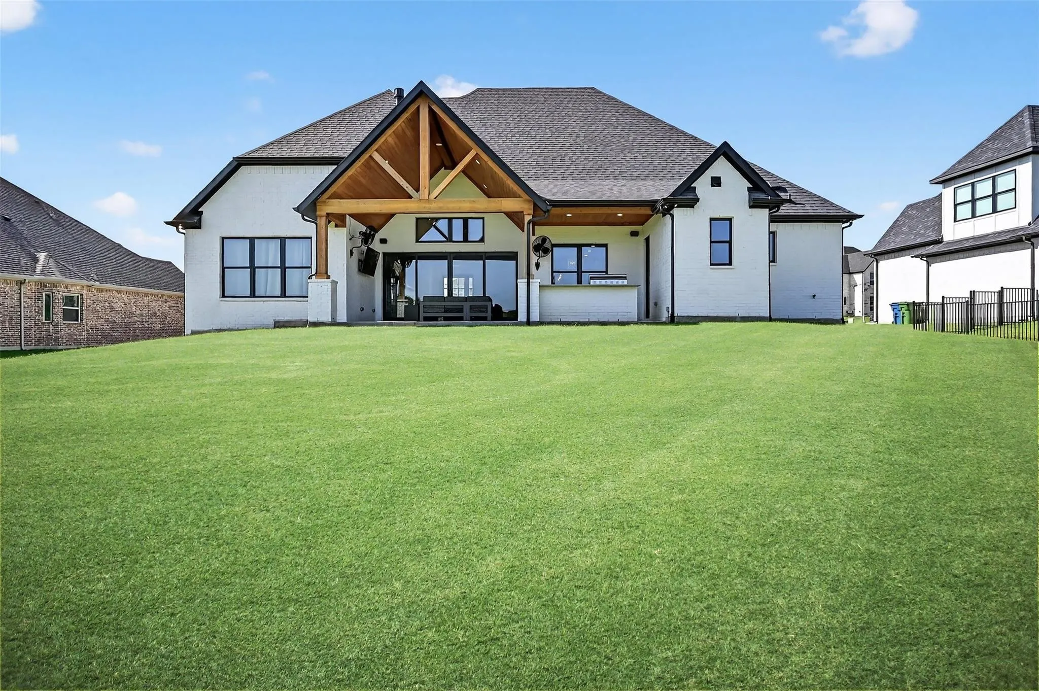 Single Family Residence For Rent in Grayson County , 2028 Fox Bend Trace, Gunter, Texas 75058, 3 Bedroom, 4 Bathroom, 3 Garage spaces, 2,524 Sqft, built in 2023, mls#21396755, Real Estate Agent in Gunter, Homes For Rent in Grayson county, Homes For Rent in Gunter, Realtor in Gunter Texas, Real Estate Brokerage Independent Realty Texas, Luminita Cordes Realtor