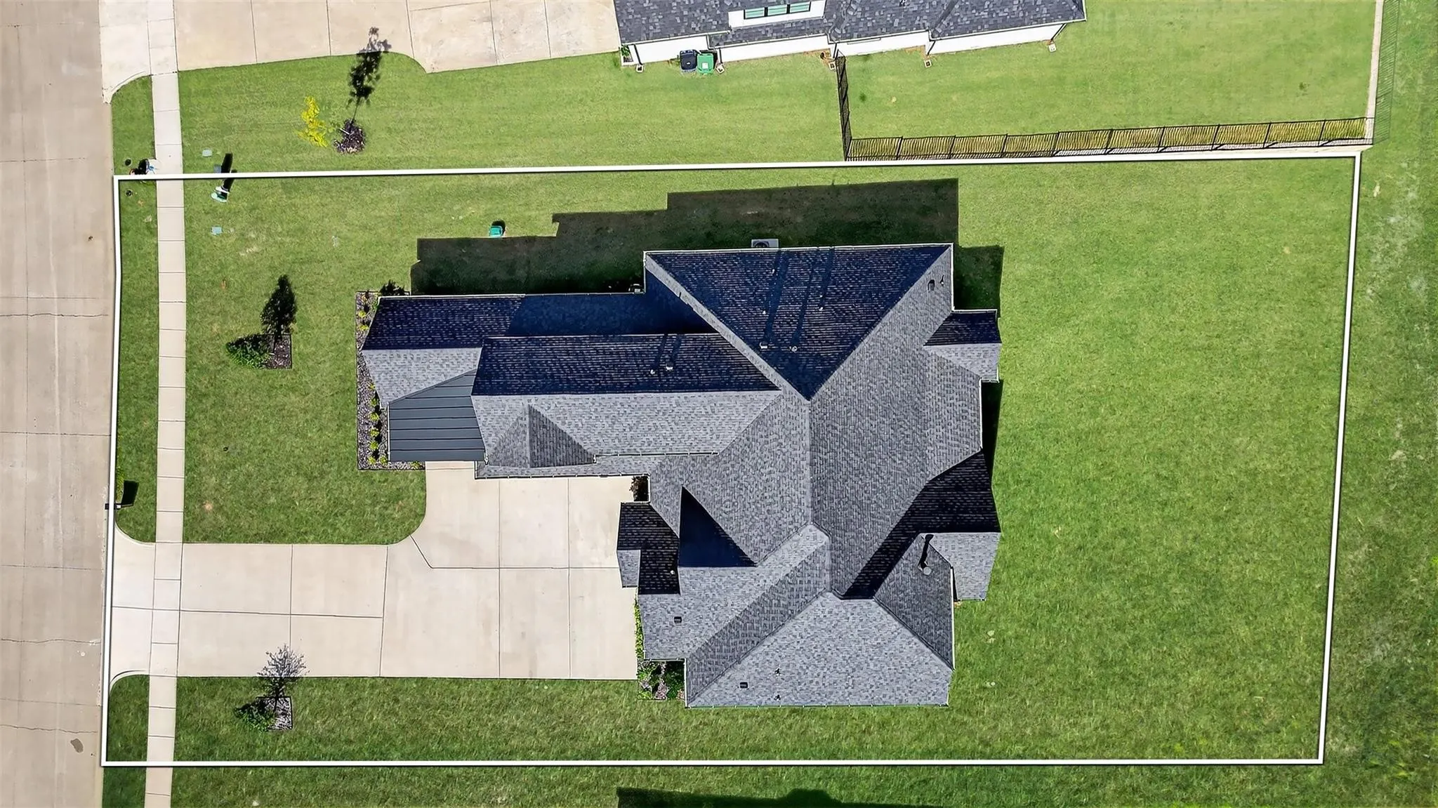 Single Family Residence For Rent in Grayson County , 2028 Fox Bend Trace, Gunter, Texas 75058, 3 Bedroom, 4 Bathroom, 3 Garage spaces, 2,524 Sqft, built in 2023, mls#21396755, Real Estate Agent in Gunter, Homes For Rent in Grayson county, Homes For Rent in Gunter, Realtor in Gunter Texas, Real Estate Brokerage Independent Realty Texas, Luminita Cordes Realtor
