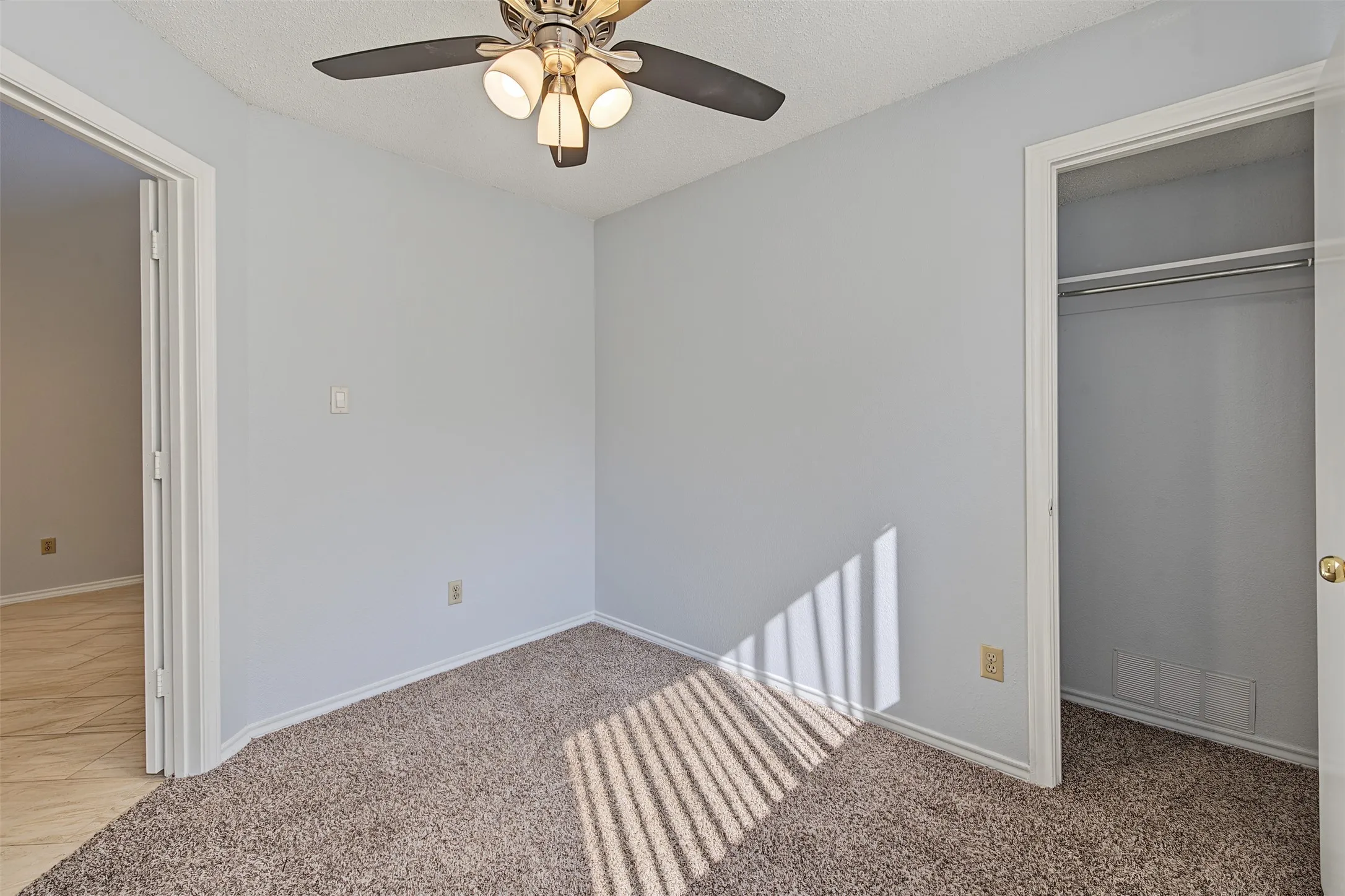 Townhouse For Rent in Dallas County , 2800 Keller Springs Road 1D, Carrollton, Texas 75006, 2 Bedroom, 1 Bathroom, 2 Garage spaces, 980 Sqft, built in 1985, mls#21401318, Real Estate Agent in Carrollton, Homes For Rent in Dallas county, Homes For Rent in Carrollton, Realtor in Carrollton Texas, Real Estate Brokerage Independent Realty Texas, Luminita Cordes Realtor