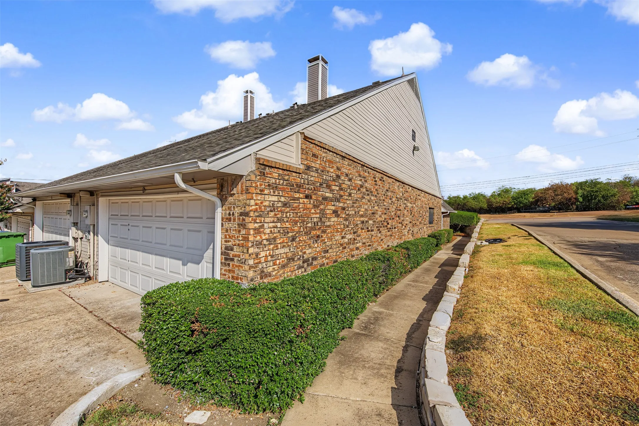 Townhouse For Rent in Dallas County , 2800 Keller Springs Road 1D, Carrollton, Texas 75006, 2 Bedroom, 1 Bathroom, 2 Garage spaces, 980 Sqft, built in 1985, mls#21401318, Real Estate Agent in Carrollton, Homes For Rent in Dallas county, Homes For Rent in Carrollton, Realtor in Carrollton Texas, Real Estate Brokerage Independent Realty Texas, Luminita Cordes Realtor
