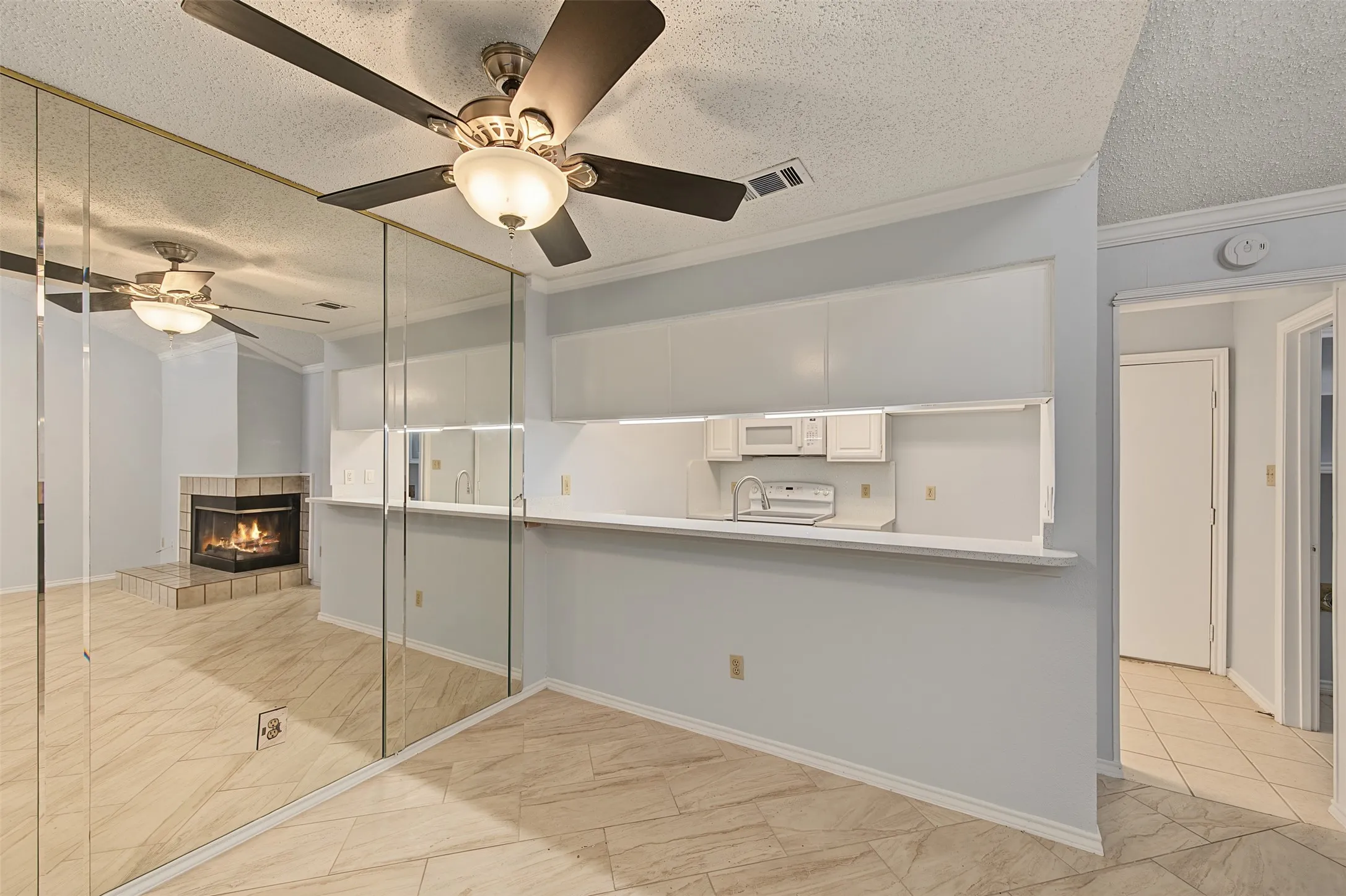 Townhouse For Rent in Dallas County , 2800 Keller Springs Road 1D, Carrollton, Texas 75006, 2 Bedroom, 1 Bathroom, 2 Garage spaces, 980 Sqft, built in 1985, mls#21401318, Real Estate Agent in Carrollton, Homes For Rent in Dallas county, Homes For Rent in Carrollton, Realtor in Carrollton Texas, Real Estate Brokerage Independent Realty Texas, Luminita Cordes Realtor