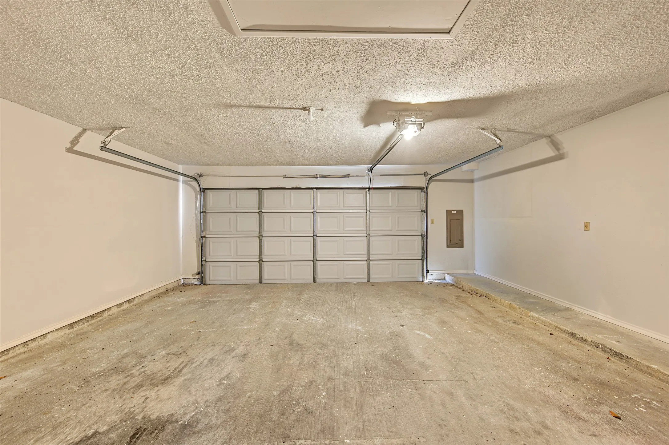 Townhouse For Rent in Dallas County , 2800 Keller Springs Road 1D, Carrollton, Texas 75006, 2 Bedroom, 1 Bathroom, 2 Garage spaces, 980 Sqft, built in 1985, mls#21401318, Real Estate Agent in Carrollton, Homes For Rent in Dallas county, Homes For Rent in Carrollton, Realtor in Carrollton Texas, Real Estate Brokerage Independent Realty Texas, Luminita Cordes Realtor