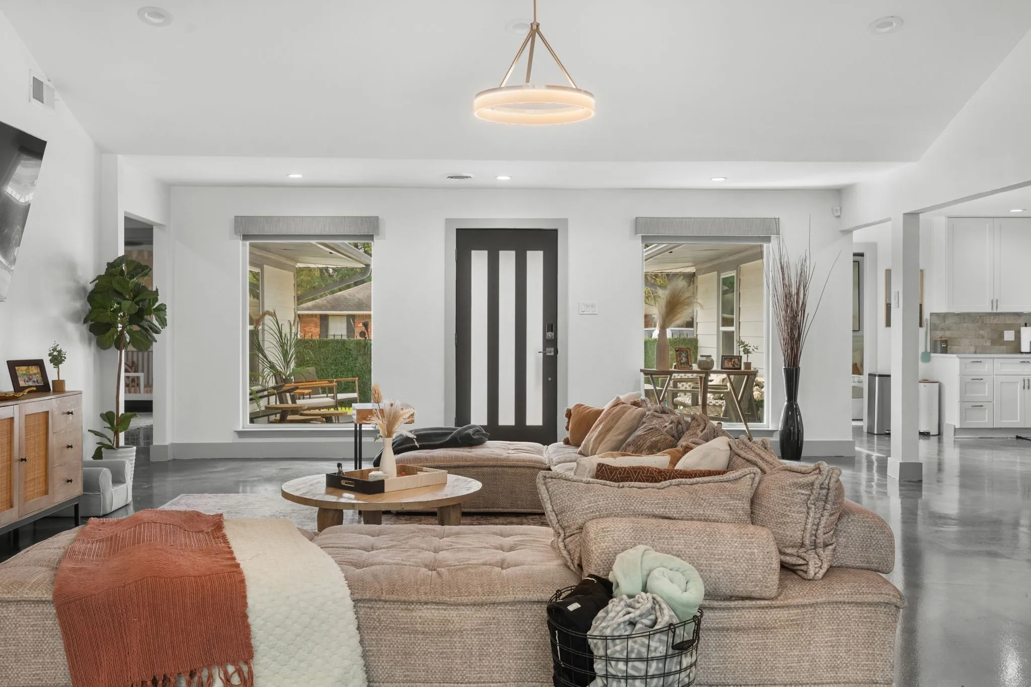 Single Family Residence For Sale in Dallas County , 5029 Mill Run Road, Dallas, Texas 75244, 4 Bedroom, 4 Bathroom, 2 Garage spaces, 2,512 Sqft, built in 1965, mls#21399203, Real Estate Agent in Dallas, Homes For Sale in Dallas county, Homes For Sale in Dallas, Realtor in Dallas Texas, Real Estate Brokerage Independent Realty Texas, Luminita Cordes Realtor