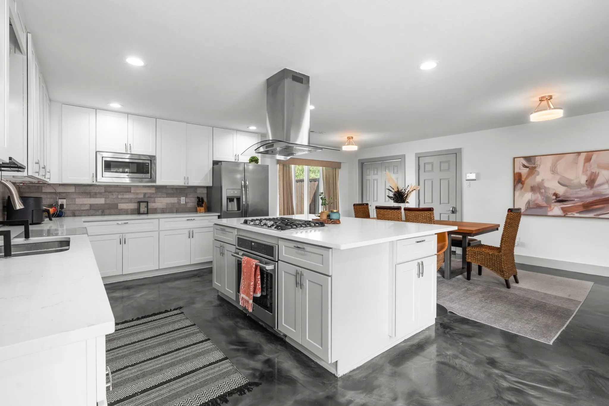 Single Family Residence For Sale in Dallas County , 5029 Mill Run Road, Dallas, Texas 75244, 4 Bedroom, 4 Bathroom, 2 Garage spaces, 2,512 Sqft, built in 1965, mls#21399203, Real Estate Agent in Dallas, Homes For Sale in Dallas county, Homes For Sale in Dallas, Realtor in Dallas Texas, Real Estate Brokerage Independent Realty Texas, Luminita Cordes Realtor