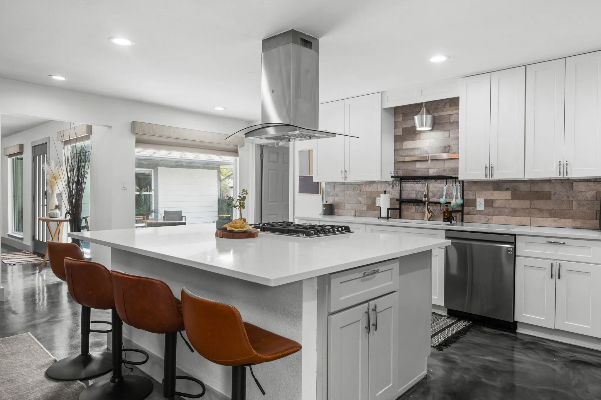 Single Family Residence For Sale in Dallas County , 5029 Mill Run Road, Dallas, Texas 75244, 4 Bedroom, 4 Bathroom, 2 Garage spaces, 2,512 Sqft, built in 1965, mls#21399203, Real Estate Agent in Dallas, Homes For Sale in Dallas county, Homes For Sale in Dallas, Realtor in Dallas Texas, Real Estate Brokerage Independent Realty Texas, Luminita Cordes Realtor