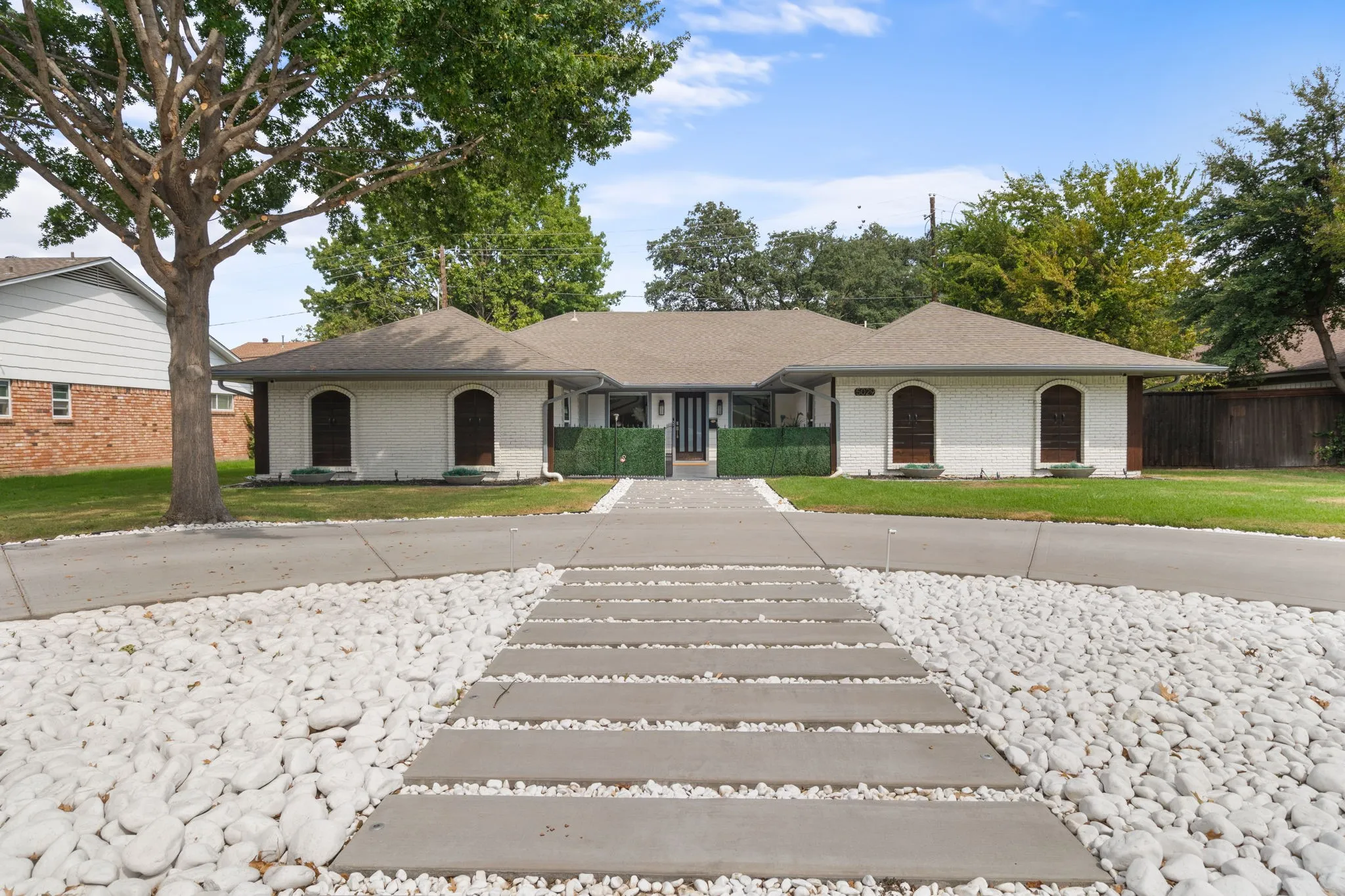Single Family Residence For Sale in Dallas County , 5029 Mill Run Road, Dallas, Texas 75244, 4 Bedroom, 4 Bathroom, 2 Garage spaces, 2,512 Sqft, built in 1965, mls#21399203, Real Estate Agent in Dallas, Homes For Sale in Dallas county, Homes For Sale in Dallas, Realtor in Dallas Texas, Real Estate Brokerage Independent Realty Texas, Luminita Cordes Realtor