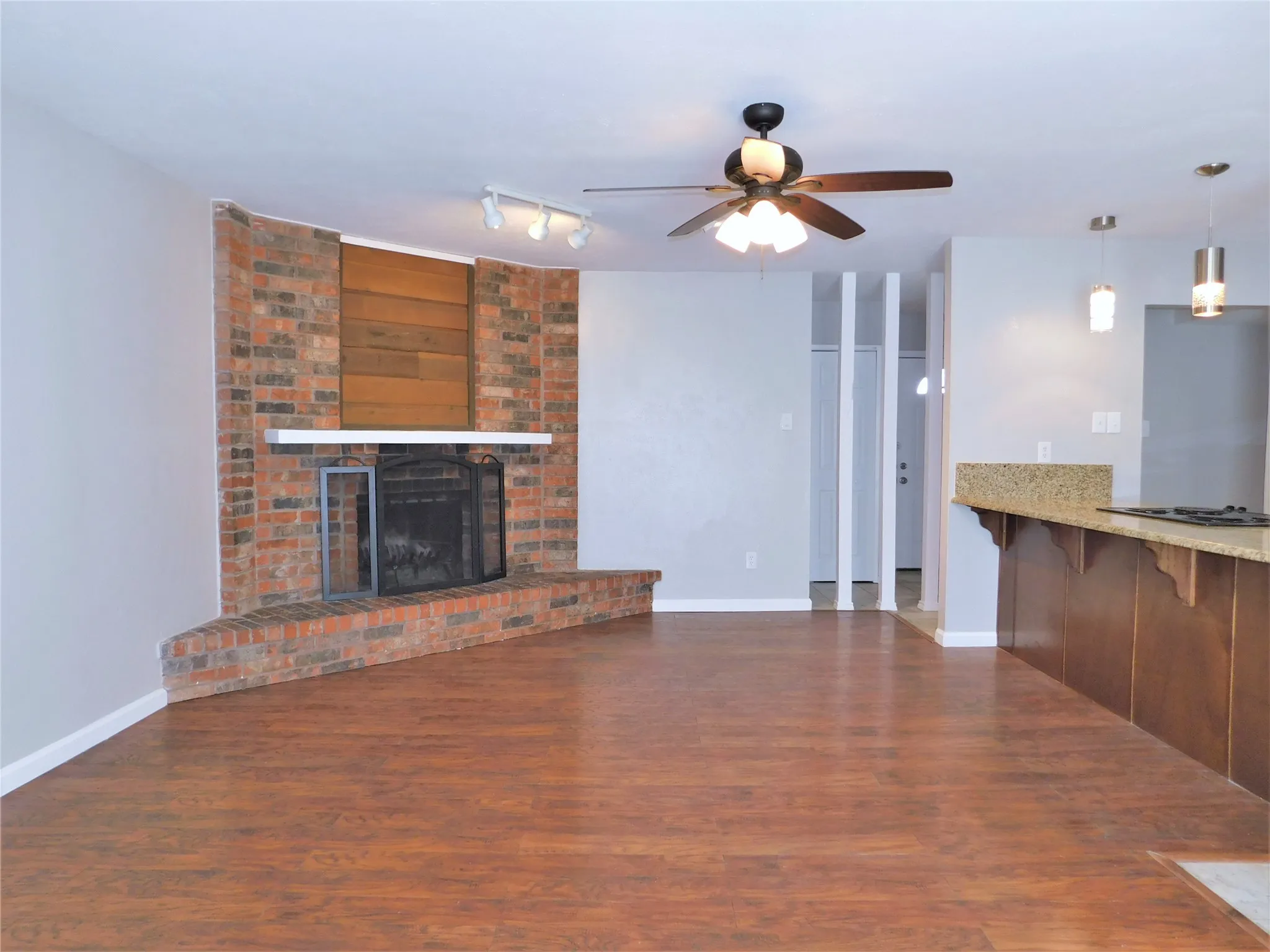 Single Family Residence For Rent in Denton County , 4937 Ward Drive, The Colony, Texas 75056, 3 Bedroom, 2 Bathroom, 1 Garage spaces, 1,249 Sqft, built in 1978, mls#21401314, Real Estate Agent in The Colony, Homes For Rent in Denton county, Homes For Rent in The Colony, Realtor in The Colony Texas, Real Estate Brokerage Independent Realty Texas, Luminita Cordes Realtor