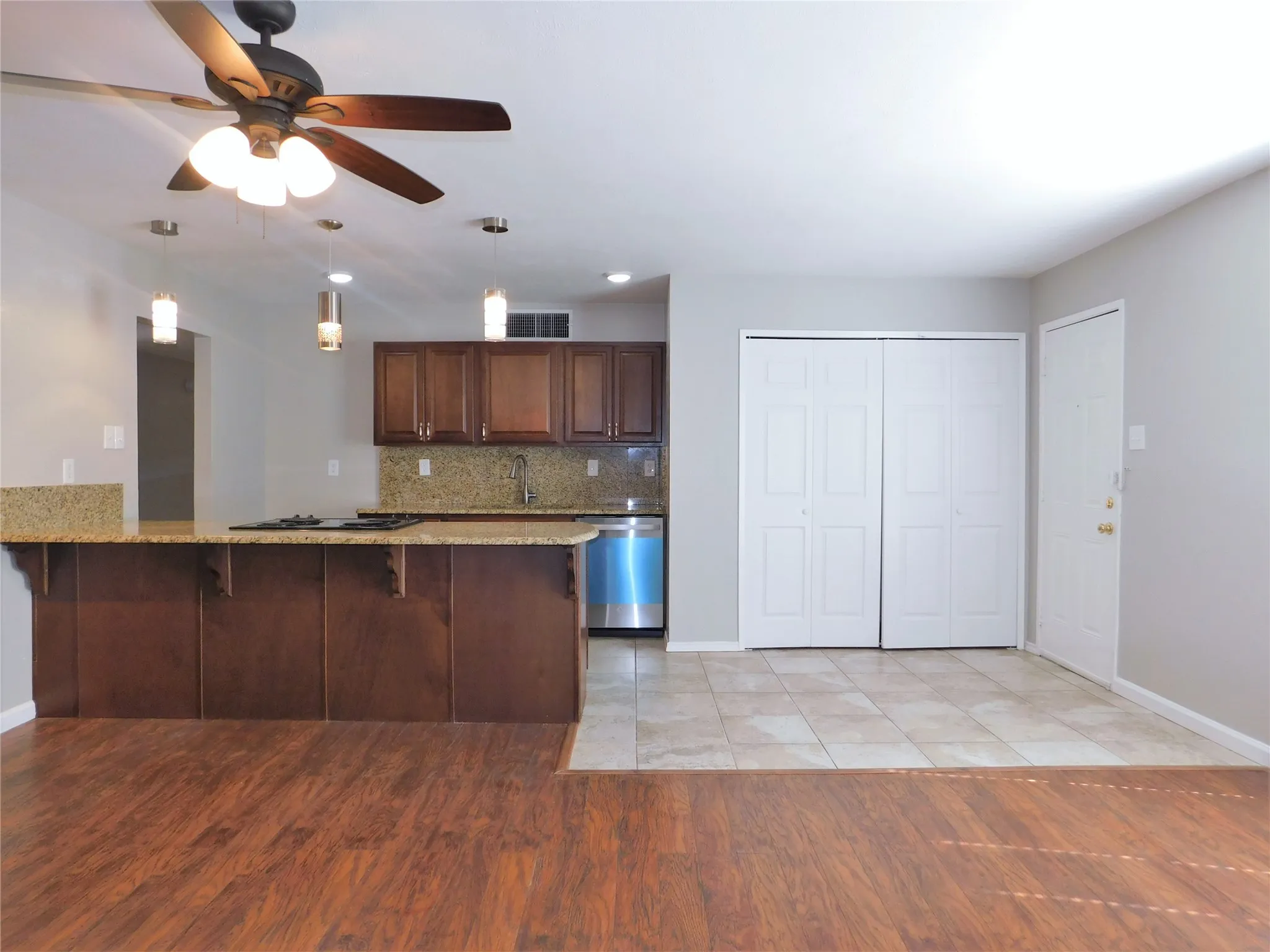 Single Family Residence For Rent in Denton County , 4937 Ward Drive, The Colony, Texas 75056, 3 Bedroom, 2 Bathroom, 1 Garage spaces, 1,249 Sqft, built in 1978, mls#21401314, Real Estate Agent in The Colony, Homes For Rent in Denton county, Homes For Rent in The Colony, Realtor in The Colony Texas, Real Estate Brokerage Independent Realty Texas, Luminita Cordes Realtor