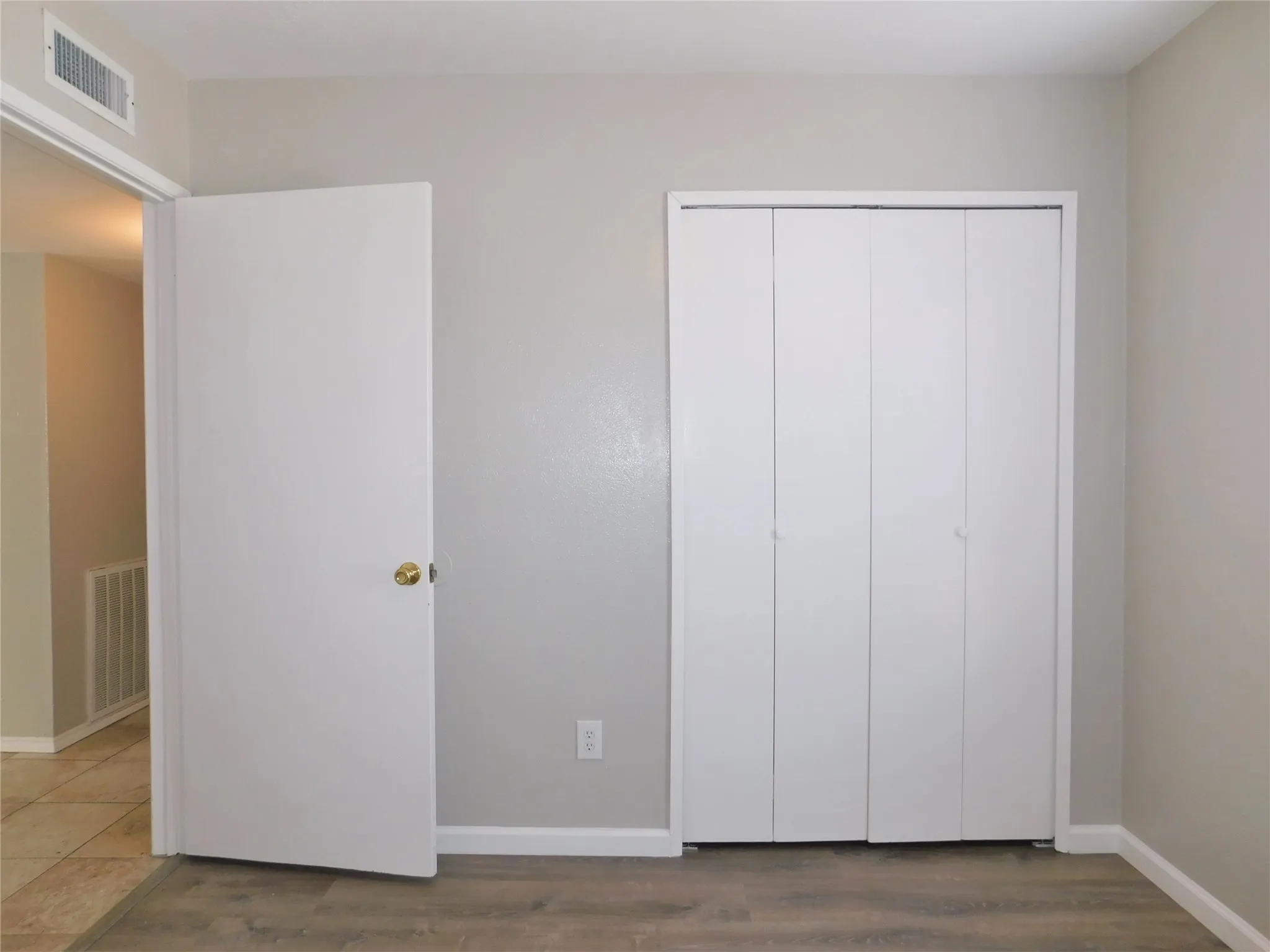 Single Family Residence For Rent in Denton County , 4937 Ward Drive, The Colony, Texas 75056, 3 Bedroom, 2 Bathroom, 1 Garage spaces, 1,249 Sqft, built in 1978, mls#21401314, Real Estate Agent in The Colony, Homes For Rent in Denton county, Homes For Rent in The Colony, Realtor in The Colony Texas, Real Estate Brokerage Independent Realty Texas, Luminita Cordes Realtor
