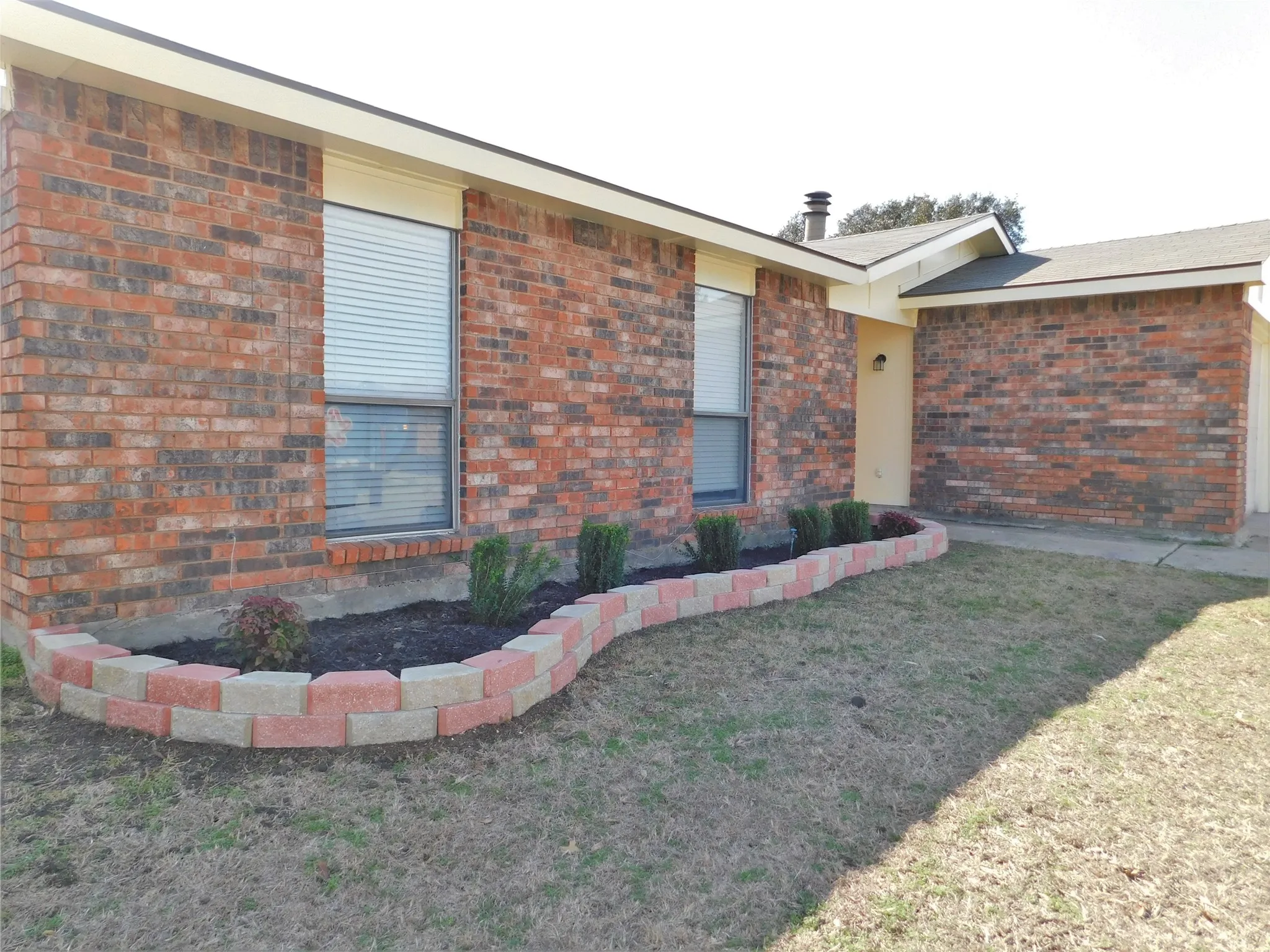 Single Family Residence For Rent in Denton County , 4937 Ward Drive, The Colony, Texas 75056, 3 Bedroom, 2 Bathroom, 1 Garage spaces, 1,249 Sqft, built in 1978, mls#21401314, Real Estate Agent in The Colony, Homes For Rent in Denton county, Homes For Rent in The Colony, Realtor in The Colony Texas, Real Estate Brokerage Independent Realty Texas, Luminita Cordes Realtor