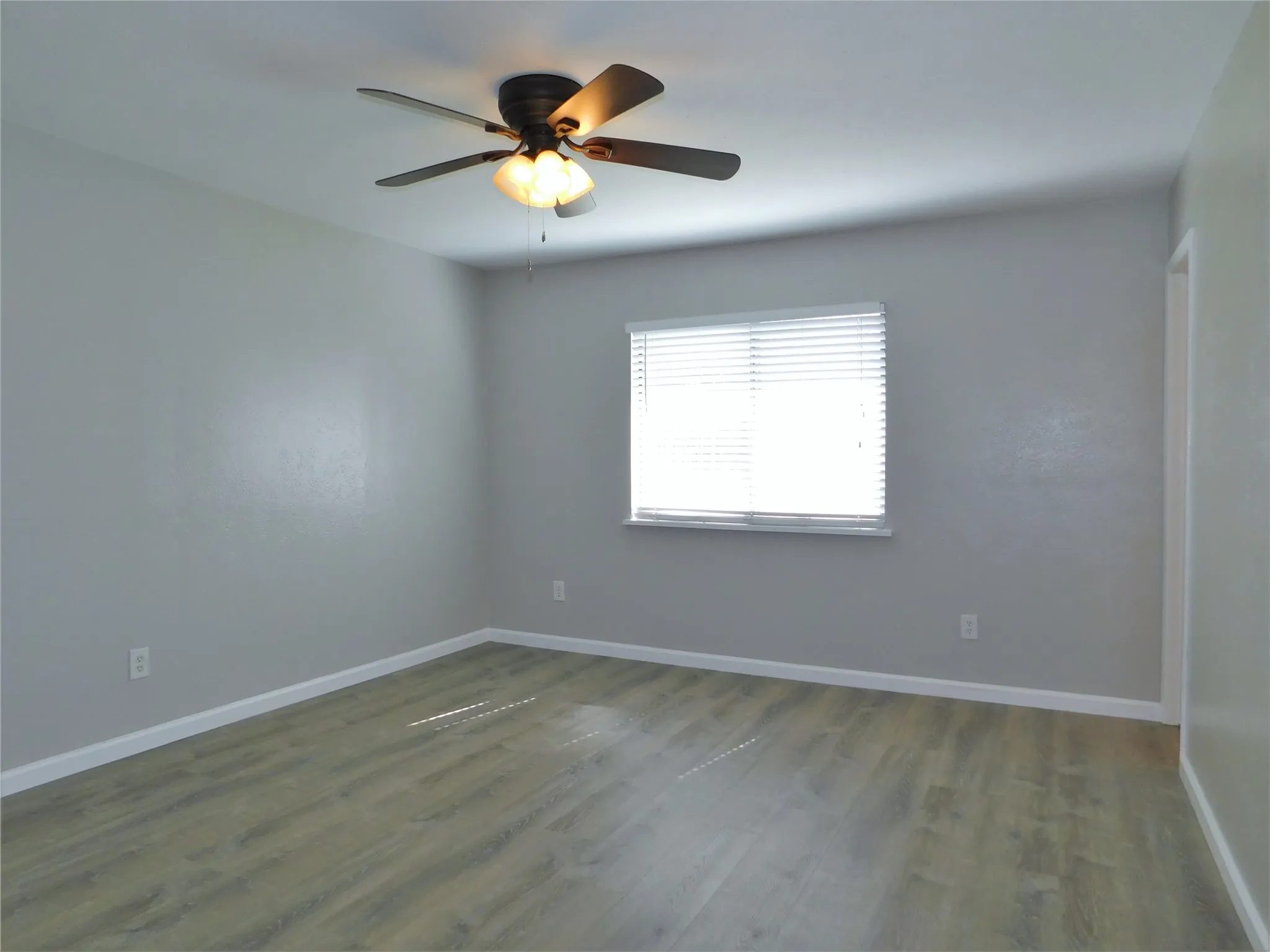 Single Family Residence For Rent in Denton County , 4937 Ward Drive, The Colony, Texas 75056, 3 Bedroom, 2 Bathroom, 1 Garage spaces, 1,249 Sqft, built in 1978, mls#21401314, Real Estate Agent in The Colony, Homes For Rent in Denton county, Homes For Rent in The Colony, Realtor in The Colony Texas, Real Estate Brokerage Independent Realty Texas, Luminita Cordes Realtor