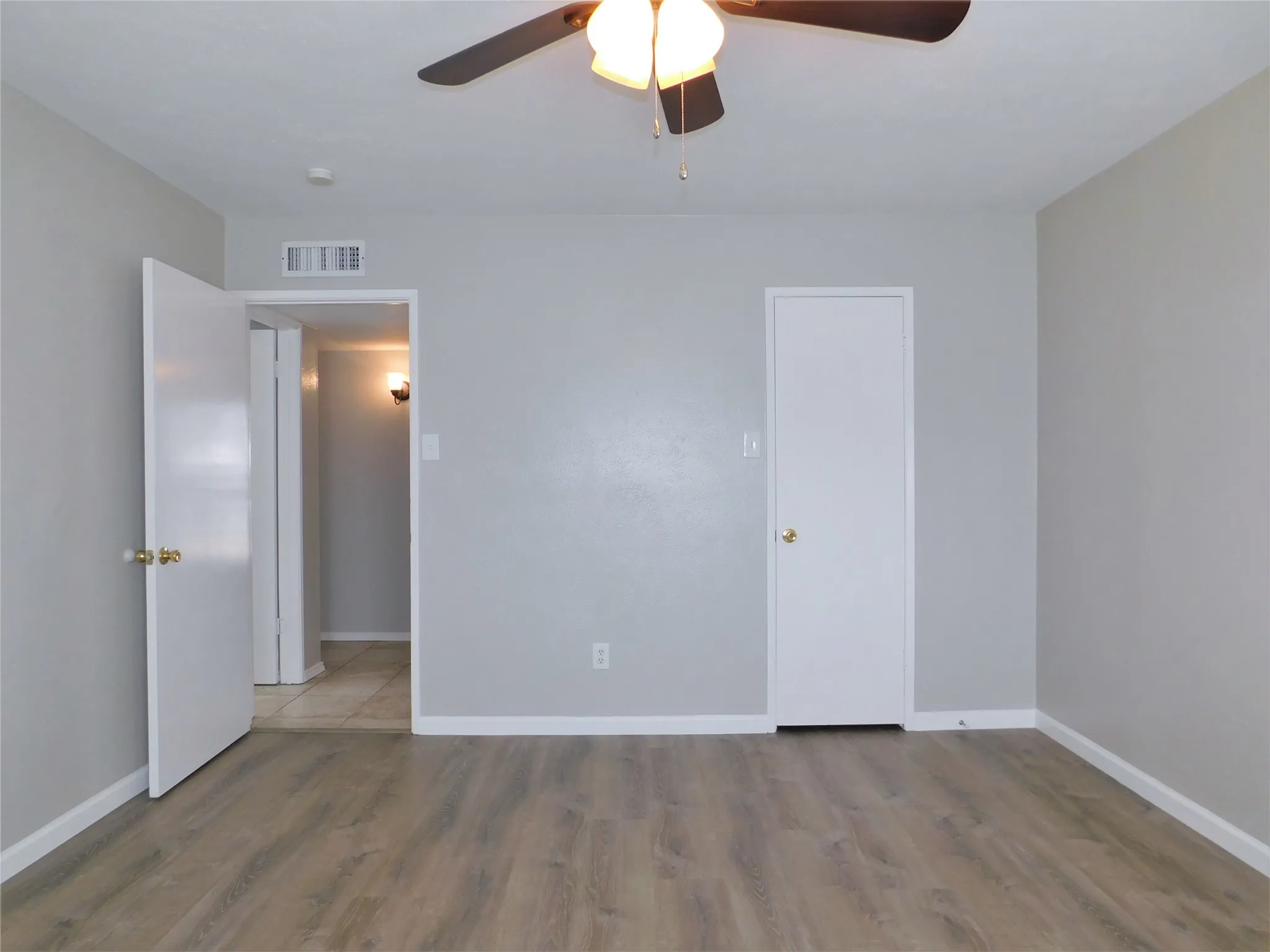 Single Family Residence For Rent in Denton County , 4937 Ward Drive, The Colony, Texas 75056, 3 Bedroom, 2 Bathroom, 1 Garage spaces, 1,249 Sqft, built in 1978, mls#21401314, Real Estate Agent in The Colony, Homes For Rent in Denton county, Homes For Rent in The Colony, Realtor in The Colony Texas, Real Estate Brokerage Independent Realty Texas, Luminita Cordes Realtor