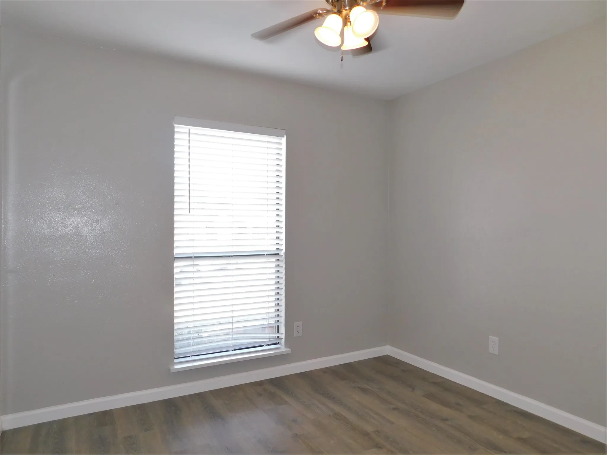 Single Family Residence For Rent in Denton County , 4937 Ward Drive, The Colony, Texas 75056, 3 Bedroom, 2 Bathroom, 1 Garage spaces, 1,249 Sqft, built in 1978, mls#21401314, Real Estate Agent in The Colony, Homes For Rent in Denton county, Homes For Rent in The Colony, Realtor in The Colony Texas, Real Estate Brokerage Independent Realty Texas, Luminita Cordes Realtor