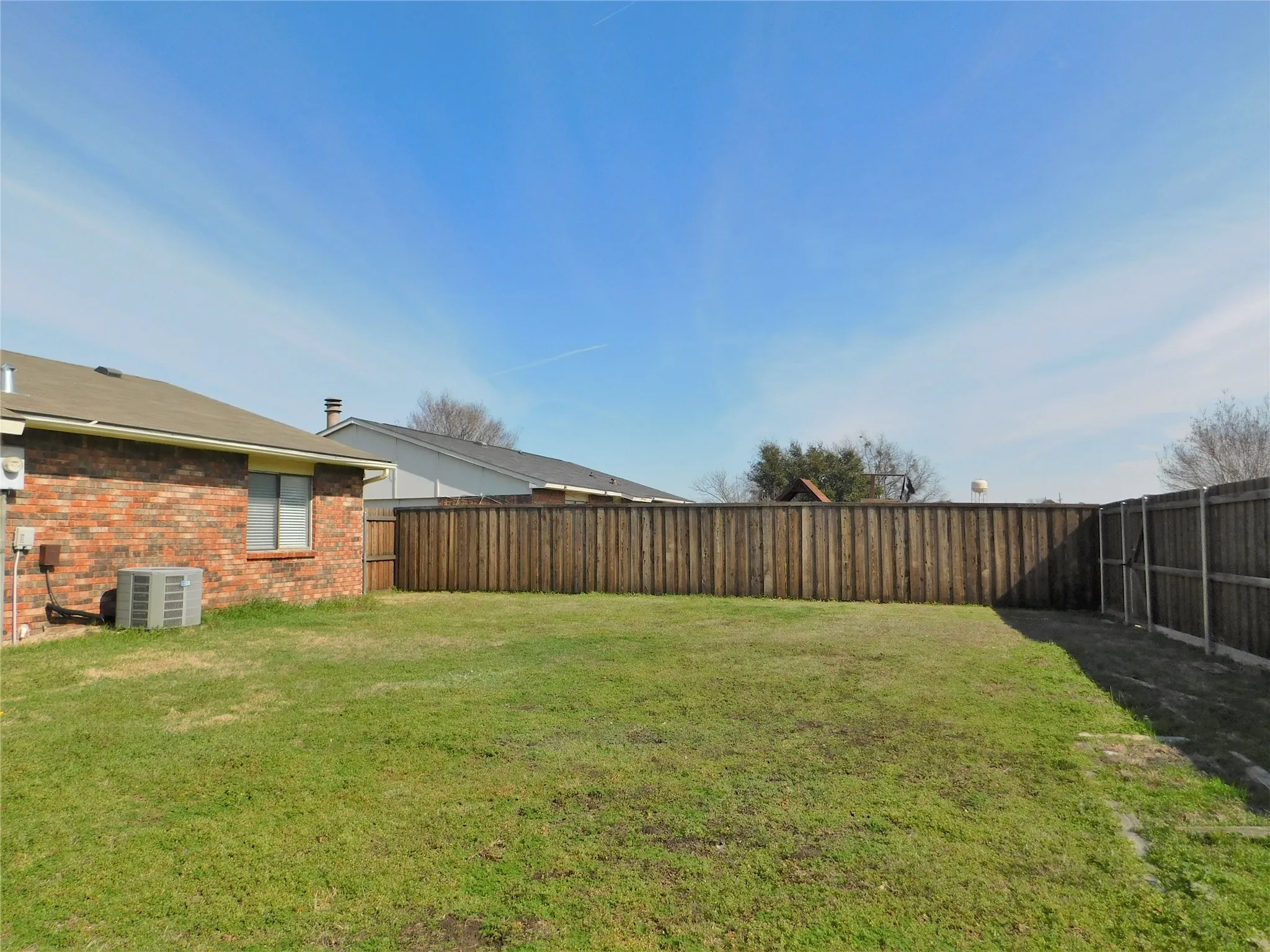 Single Family Residence For Rent in Denton County , 4937 Ward Drive, The Colony, Texas 75056, 3 Bedroom, 2 Bathroom, 1 Garage spaces, 1,249 Sqft, built in 1978, mls#21401314, Real Estate Agent in The Colony, Homes For Rent in Denton county, Homes For Rent in The Colony, Realtor in The Colony Texas, Real Estate Brokerage Independent Realty Texas, Luminita Cordes Realtor