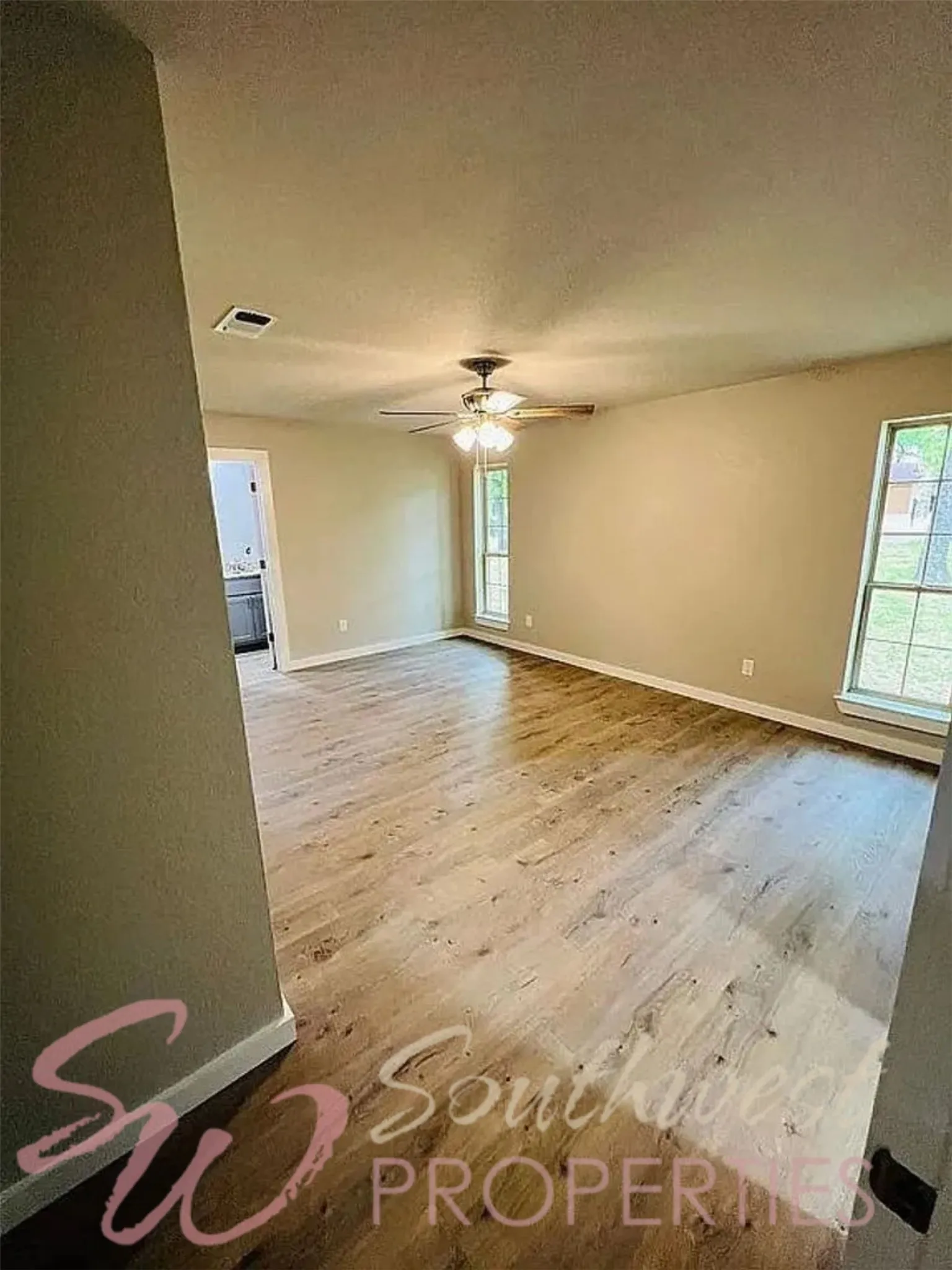 Single Family Residence For Rent in Hood County , 2605 W Highland Drive, Granbury, Texas 76049, 3 Bedroom, 2 Bathroom, 2 Garage spaces, 1,663 Sqft, built in 1977, mls#21401277, Real Estate Agent in Granbury, Homes For Rent in Hood county, Homes For Rent in Granbury, Realtor in Granbury Texas, Real Estate Brokerage Independent Realty Texas, Luminita Cordes Realtor