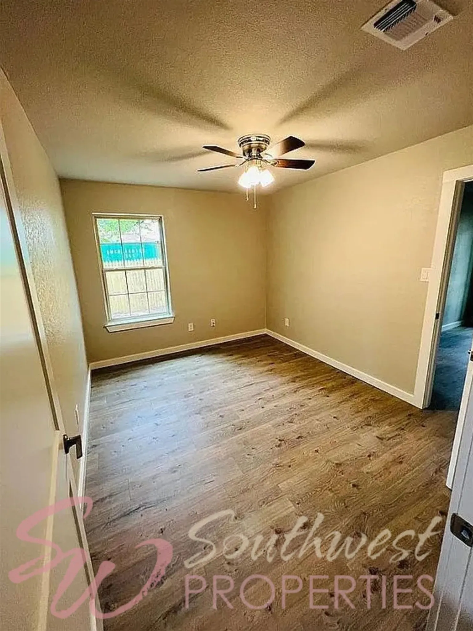 Single Family Residence For Rent in Hood County , 2605 W Highland Drive, Granbury, Texas 76049, 3 Bedroom, 2 Bathroom, 2 Garage spaces, 1,663 Sqft, built in 1977, mls#21401277, Real Estate Agent in Granbury, Homes For Rent in Hood county, Homes For Rent in Granbury, Realtor in Granbury Texas, Real Estate Brokerage Independent Realty Texas, Luminita Cordes Realtor