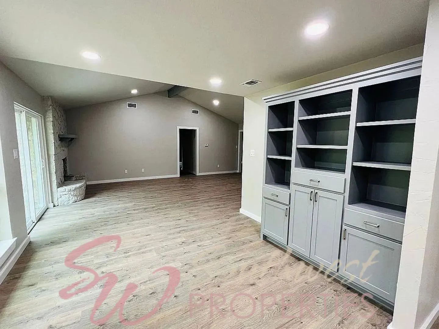 Single Family Residence For Rent in Hood County , 2605 W Highland Drive, Granbury, Texas 76049, 3 Bedroom, 2 Bathroom, 2 Garage spaces, 1,663 Sqft, built in 1977, mls#21401277, Real Estate Agent in Granbury, Homes For Rent in Hood county, Homes For Rent in Granbury, Realtor in Granbury Texas, Real Estate Brokerage Independent Realty Texas, Luminita Cordes Realtor