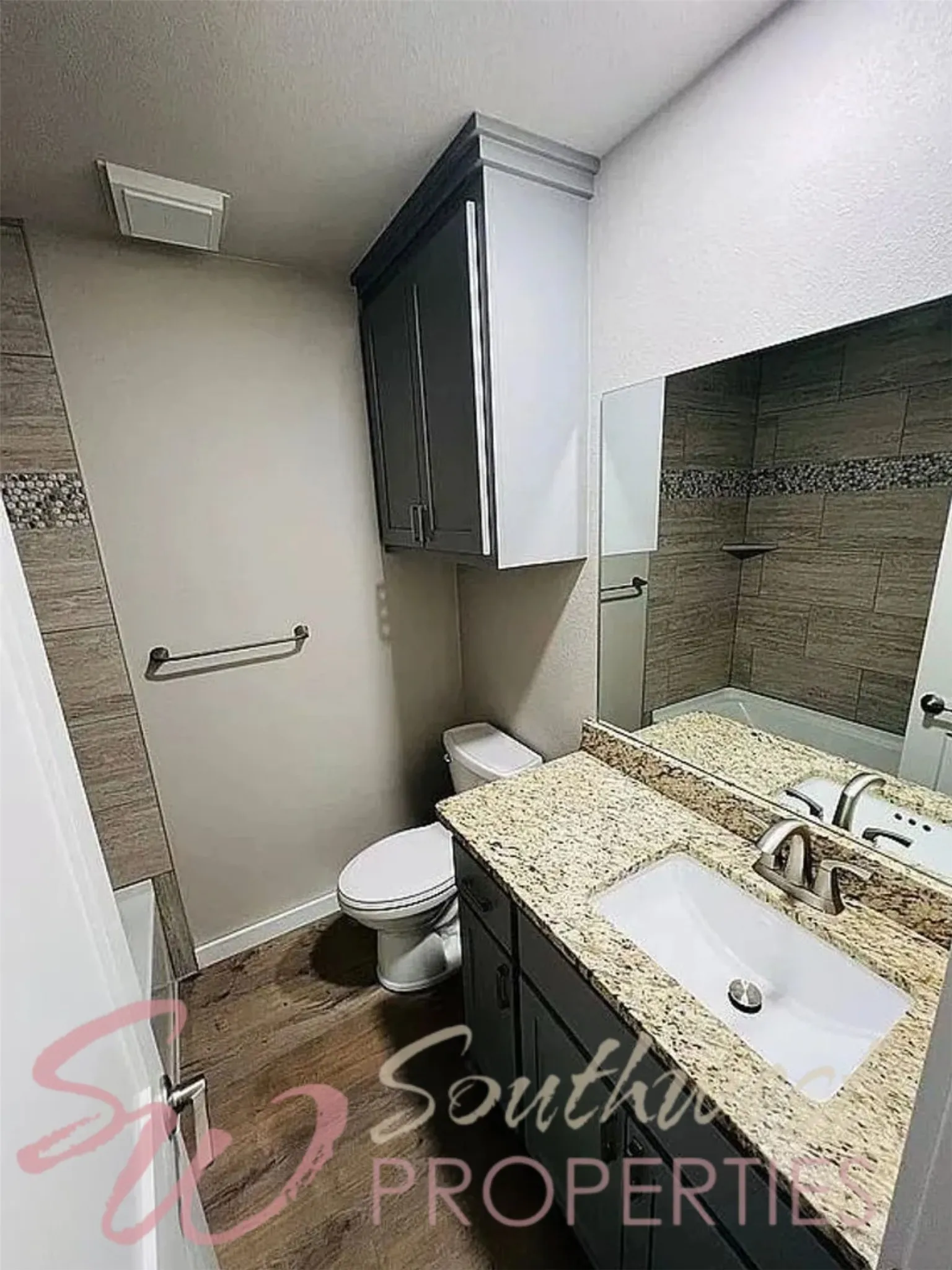 Single Family Residence For Rent in Hood County , 2605 W Highland Drive, Granbury, Texas 76049, 3 Bedroom, 2 Bathroom, 2 Garage spaces, 1,663 Sqft, built in 1977, mls#21401277, Real Estate Agent in Granbury, Homes For Rent in Hood county, Homes For Rent in Granbury, Realtor in Granbury Texas, Real Estate Brokerage Independent Realty Texas, Luminita Cordes Realtor