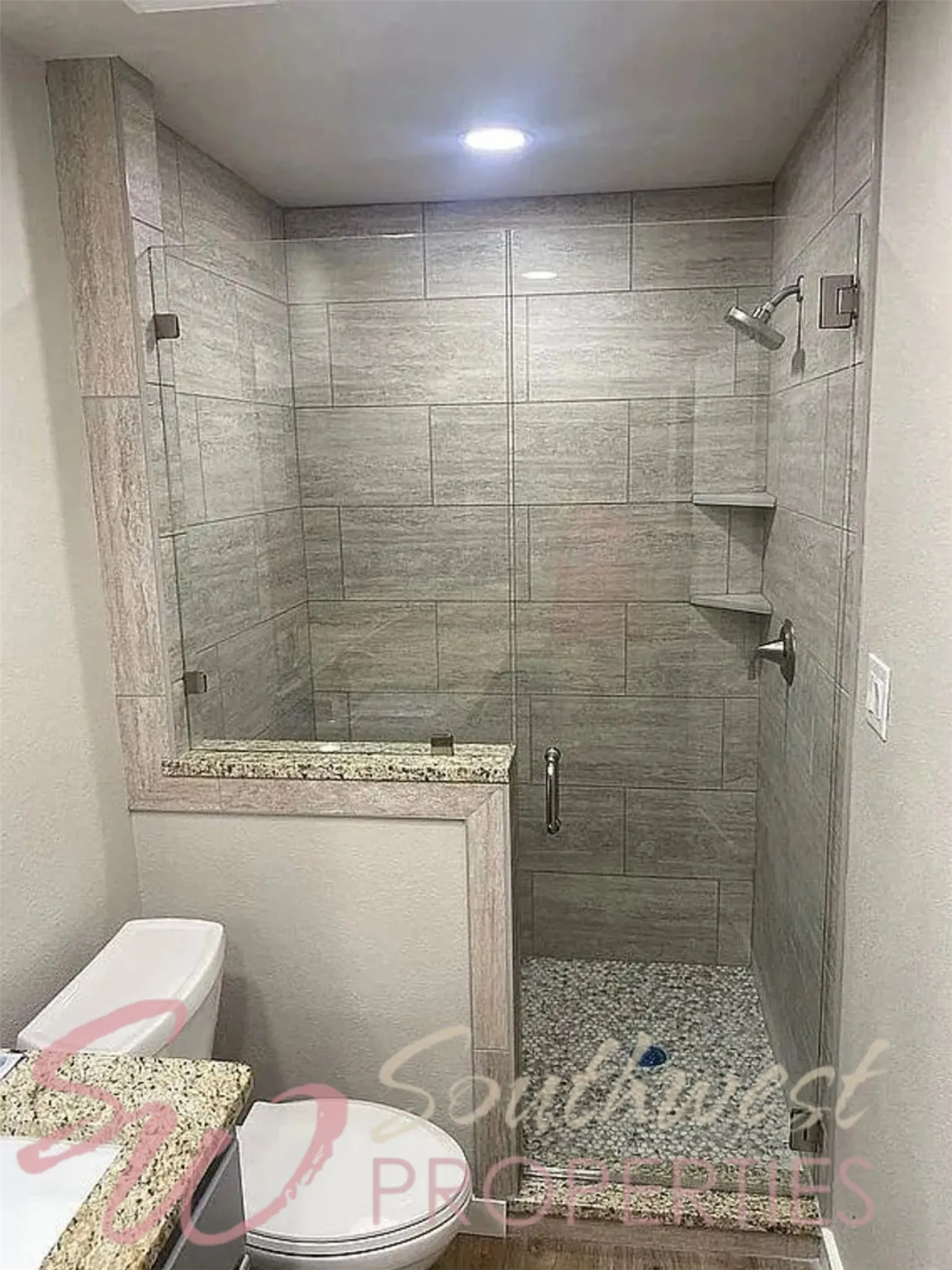 Single Family Residence For Rent in Hood County , 2605 W Highland Drive, Granbury, Texas 76049, 3 Bedroom, 2 Bathroom, 2 Garage spaces, 1,663 Sqft, built in 1977, mls#21401277, Real Estate Agent in Granbury, Homes For Rent in Hood county, Homes For Rent in Granbury, Realtor in Granbury Texas, Real Estate Brokerage Independent Realty Texas, Luminita Cordes Realtor