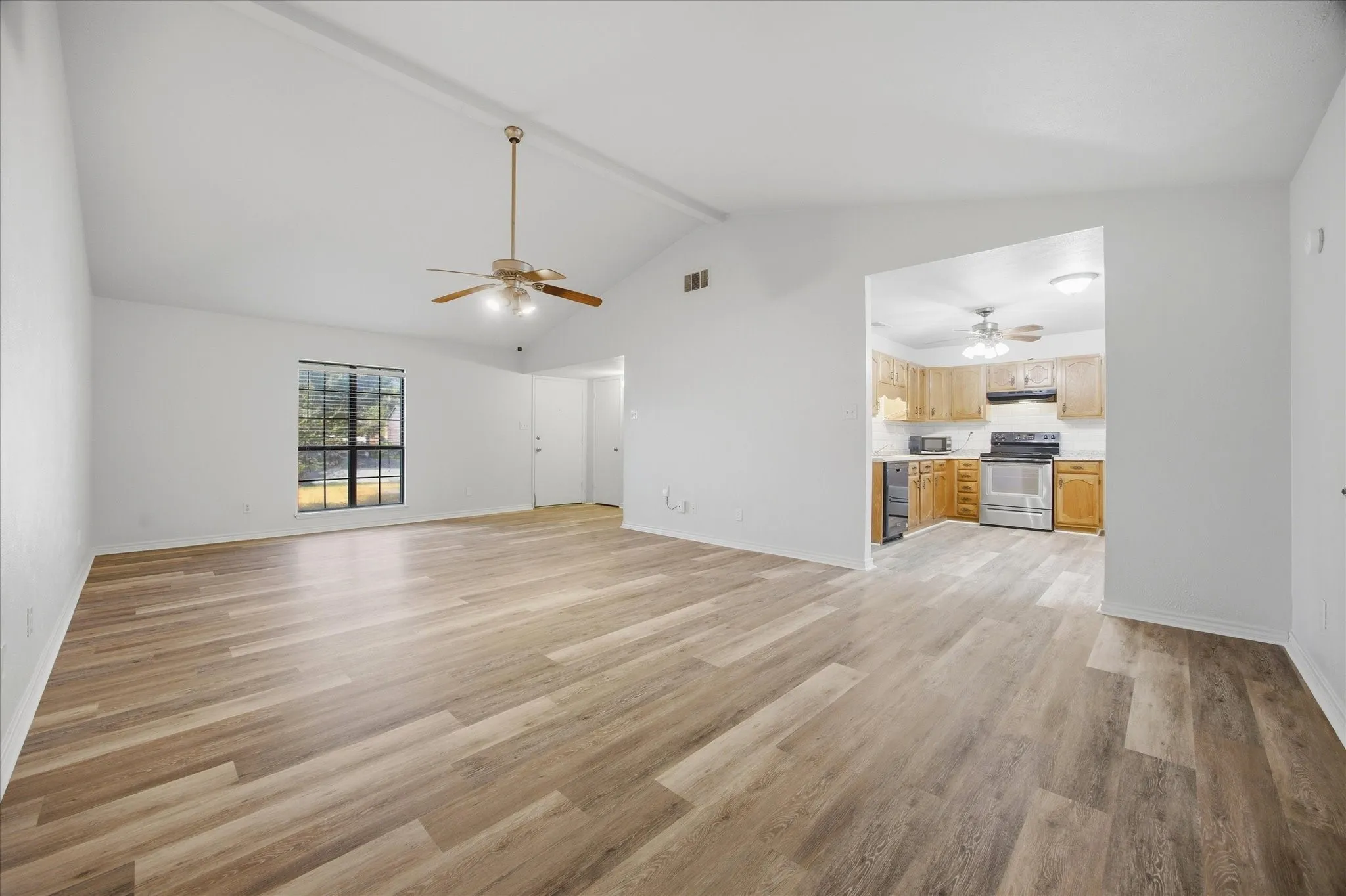 Single Family Residence For Rent in Kaufman County , 414 Carl C Senter Street, Forney, Texas 75126, 3 Bedroom, 2 Bathroom, 2 Garage spaces, 1,419 Sqft, built in 1981, mls#21395831, Real Estate Agent in Forney, Homes For Rent in Kaufman county, Homes For Rent in Forney, Realtor in Forney Texas, Real Estate Brokerage Independent Realty Texas, Luminita Cordes Realtor