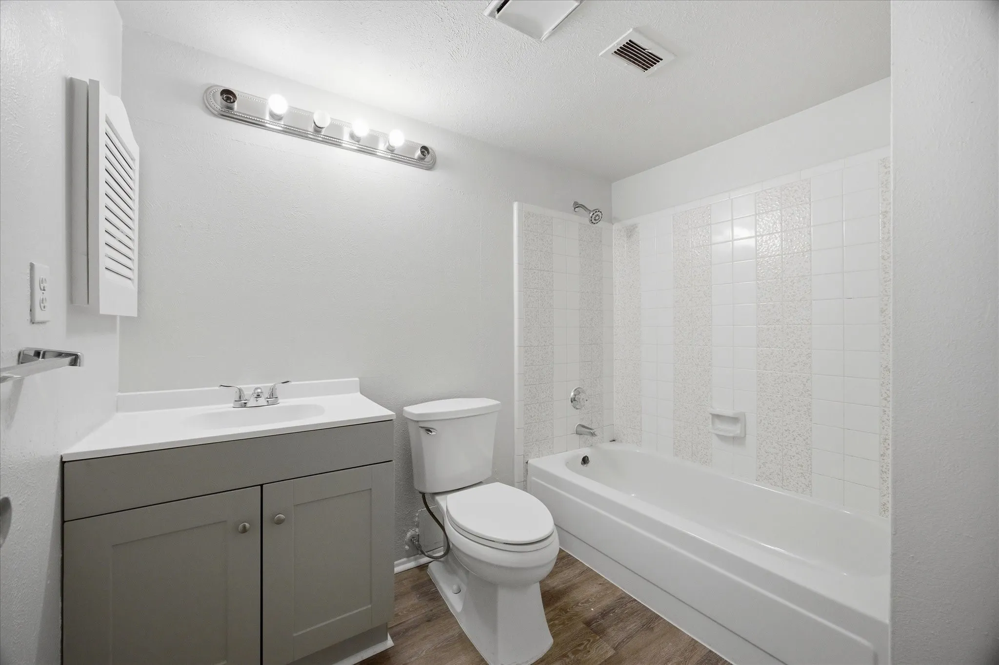 Single Family Residence For Rent in Kaufman County , 414 Carl C Senter Street, Forney, Texas 75126, 3 Bedroom, 2 Bathroom, 2 Garage spaces, 1,419 Sqft, built in 1981, mls#21395831, Real Estate Agent in Forney, Homes For Rent in Kaufman county, Homes For Rent in Forney, Realtor in Forney Texas, Real Estate Brokerage Independent Realty Texas, Luminita Cordes Realtor