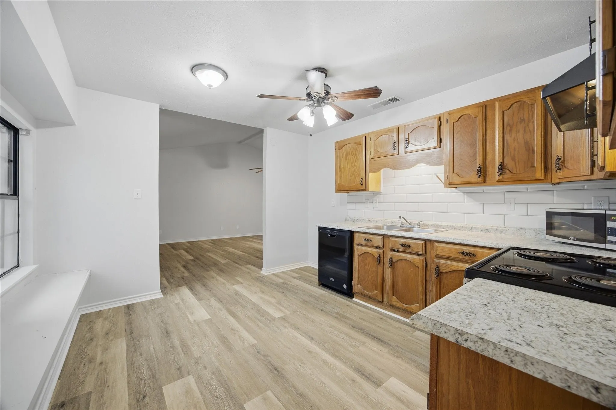 Single Family Residence For Rent in Kaufman County , 414 Carl C Senter Street, Forney, Texas 75126, 3 Bedroom, 2 Bathroom, 2 Garage spaces, 1,419 Sqft, built in 1981, mls#21395831, Real Estate Agent in Forney, Homes For Rent in Kaufman county, Homes For Rent in Forney, Realtor in Forney Texas, Real Estate Brokerage Independent Realty Texas, Luminita Cordes Realtor