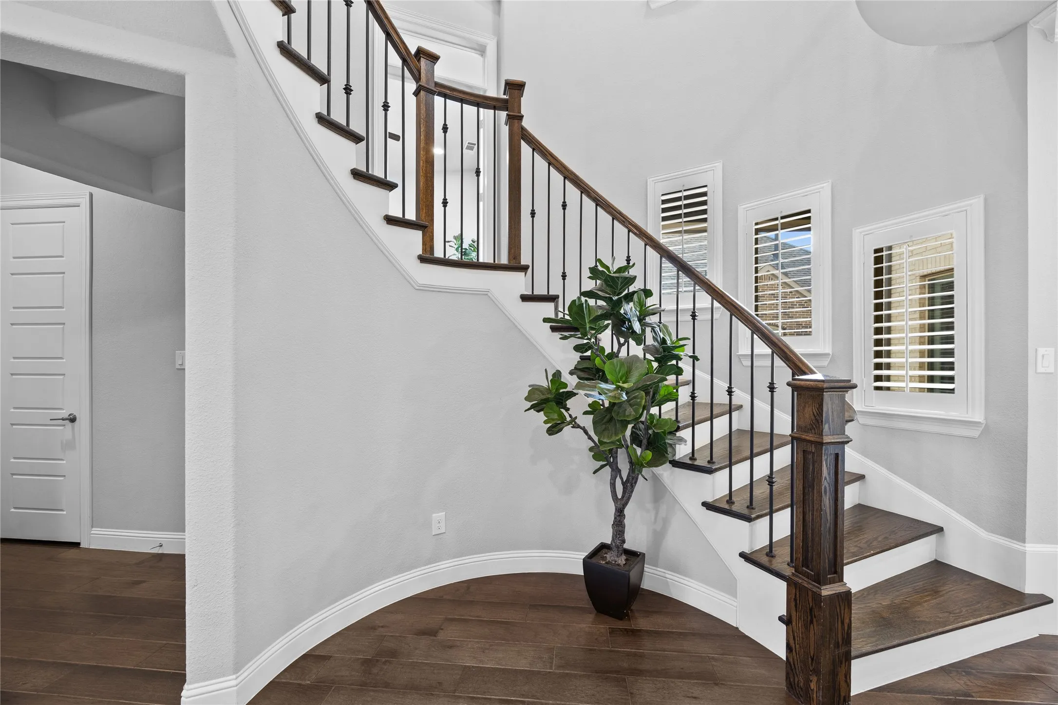 Single Family Residence For Sale in Tarrant County , 4212 Lombardy Court, Colleyville, Texas 76034, 5 Bedroom, 5 Bathroom, 3 Garage spaces, 5,096 Sqft, built in 2018, mls#21399933, Real Estate Agent in Colleyville, Homes For Sale in Tarrant county, Homes For Sale in Colleyville, Realtor in Colleyville Texas, Real Estate Brokerage Independent Realty Texas, Luminita Cordes Realtor