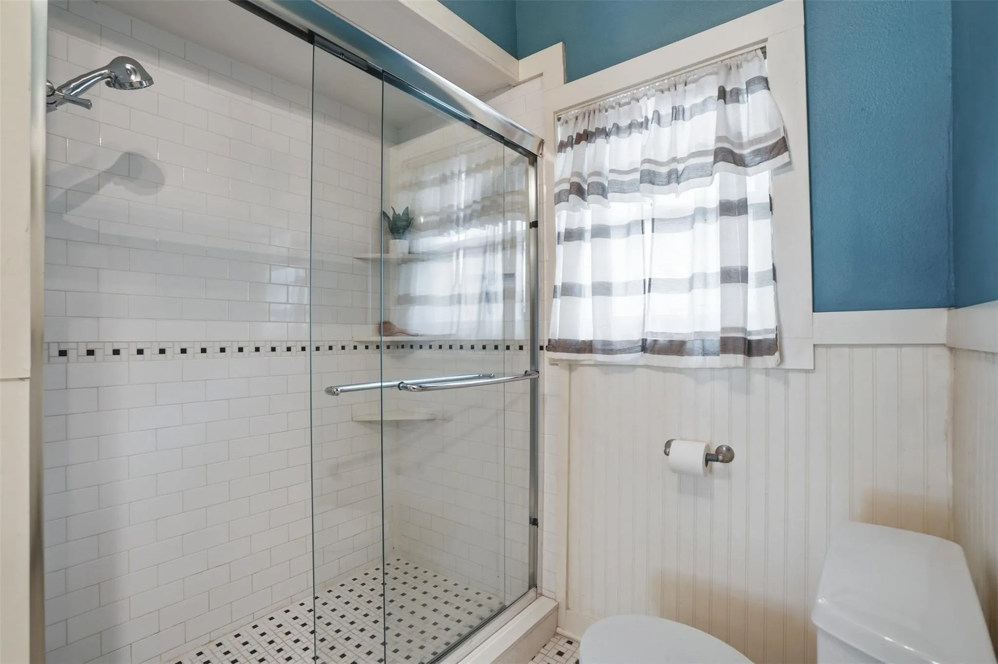 Single Family Residence For Rent in Tarrant County , 2212 Hurley Avenue, Fort Worth, Texas 76110, 4 Bedroom, 2 Bathroom, Garage spaces, 2,498 Sqft, built in 1911, mls#21399884, Real Estate Agent in Fort Worth, Homes For Rent in Tarrant county, Homes For Rent in Fort Worth, Realtor in Fort Worth Texas, Real Estate Brokerage Independent Realty Texas, Luminita Cordes Realtor