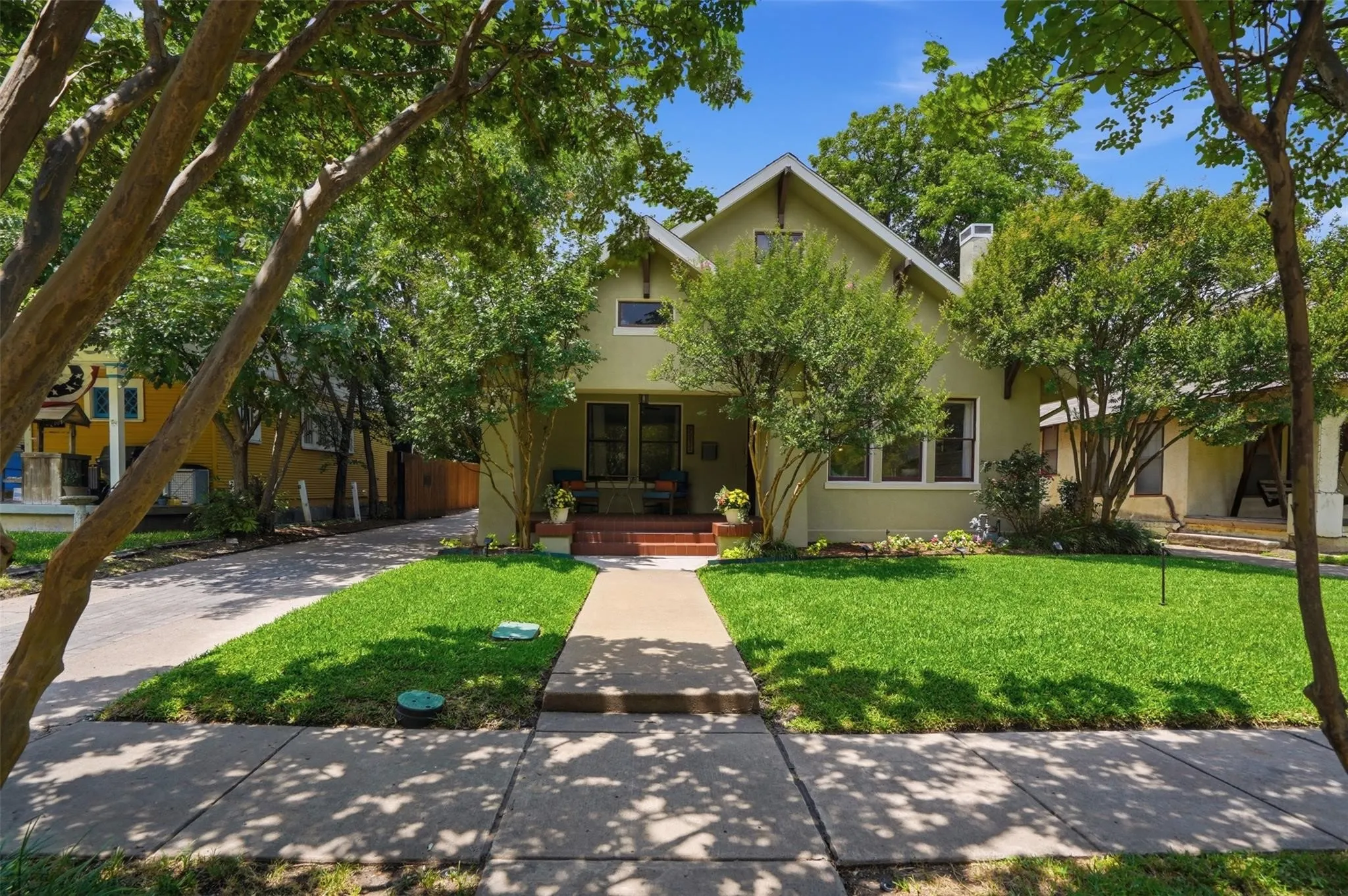 Single Family Residence For Rent in Tarrant County , 2212 Hurley Avenue, Fort Worth, Texas 76110, 4 Bedroom, 2 Bathroom, Garage spaces, 2,498 Sqft, built in 1911, mls#21399884, Real Estate Agent in Fort Worth, Homes For Rent in Tarrant county, Homes For Rent in Fort Worth, Realtor in Fort Worth Texas, Real Estate Brokerage Independent Realty Texas, Luminita Cordes Realtor
