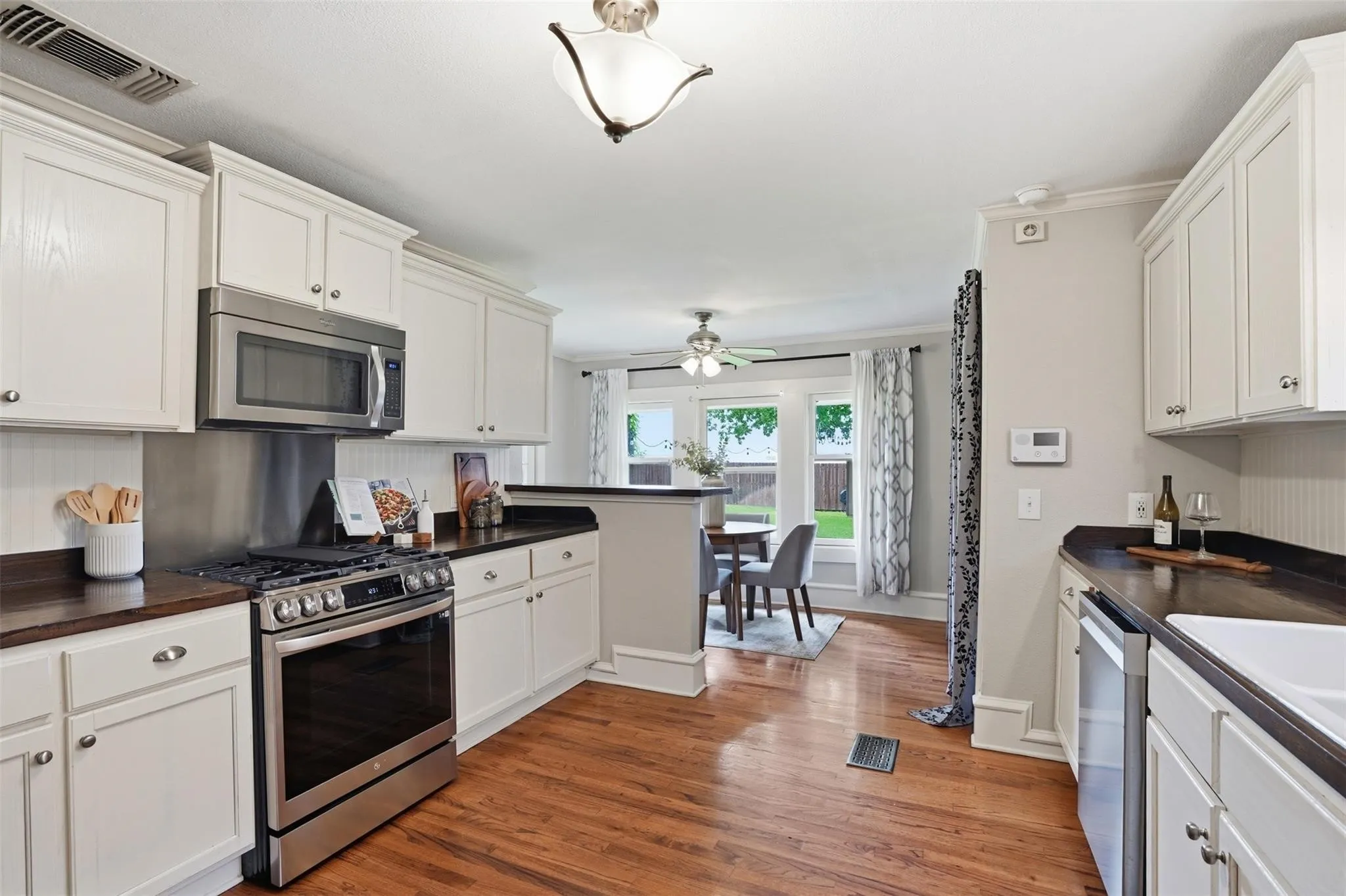 Single Family Residence For Rent in Tarrant County , 2212 Hurley Avenue, Fort Worth, Texas 76110, 4 Bedroom, 2 Bathroom, Garage spaces, 2,498 Sqft, built in 1911, mls#21399884, Real Estate Agent in Fort Worth, Homes For Rent in Tarrant county, Homes For Rent in Fort Worth, Realtor in Fort Worth Texas, Real Estate Brokerage Independent Realty Texas, Luminita Cordes Realtor