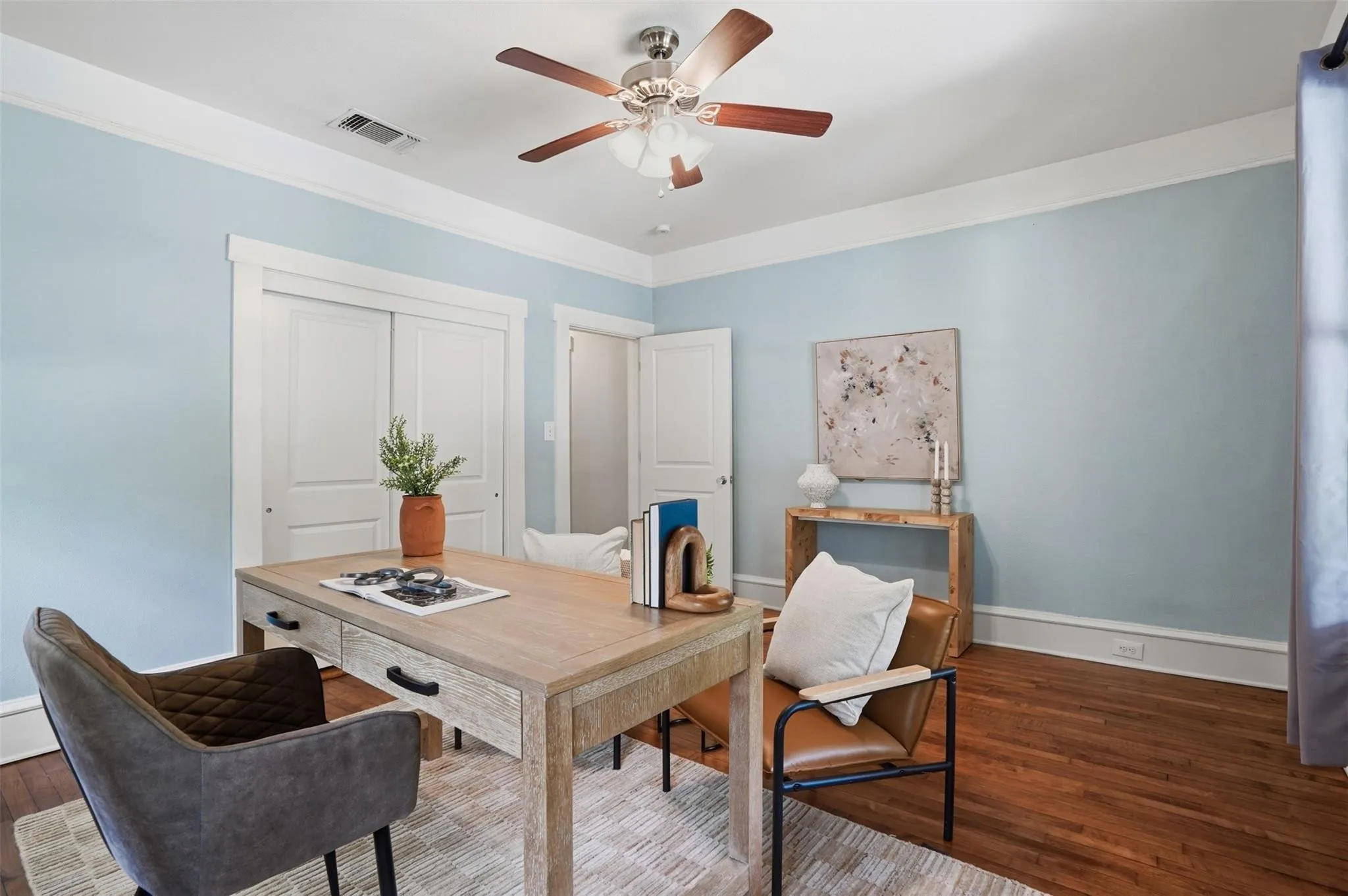 Single Family Residence For Rent in Tarrant County , 2212 Hurley Avenue, Fort Worth, Texas 76110, 4 Bedroom, 2 Bathroom, Garage spaces, 2,498 Sqft, built in 1911, mls#21399884, Real Estate Agent in Fort Worth, Homes For Rent in Tarrant county, Homes For Rent in Fort Worth, Realtor in Fort Worth Texas, Real Estate Brokerage Independent Realty Texas, Luminita Cordes Realtor