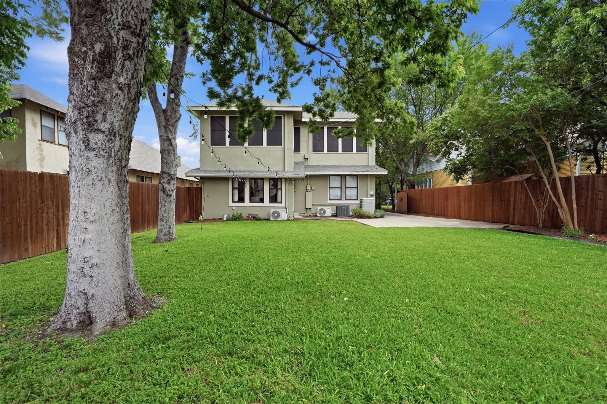 Single Family Residence For Rent in Tarrant County , 2212 Hurley Avenue, Fort Worth, Texas 76110, 4 Bedroom, 2 Bathroom, Garage spaces, 2,498 Sqft, built in 1911, mls#21399884, Real Estate Agent in Fort Worth, Homes For Rent in Tarrant county, Homes For Rent in Fort Worth, Realtor in Fort Worth Texas, Real Estate Brokerage Independent Realty Texas, Luminita Cordes Realtor