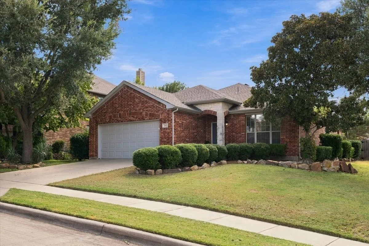 Single Family Residence For Sale in Tarrant County , 1000 Prairie Heights Drive, Fort Worth, Texas 76108, 3 Bedroom, 2 Bathroom, 2 Garage spaces, 1,912 Sqft, built in 2004, mls#21396704, Real Estate Agent in Fort Worth, Homes For Sale in Tarrant county, Homes For Sale in Fort Worth, Realtor in Fort Worth Texas, Real Estate Brokerage Independent Realty Texas, Luminita Cordes Realtor