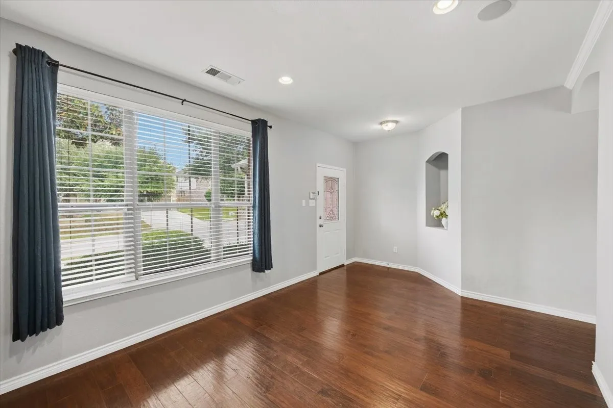 Single Family Residence For Sale in Tarrant County , 1000 Prairie Heights Drive, Fort Worth, Texas 76108, 3 Bedroom, 2 Bathroom, 2 Garage spaces, 1,912 Sqft, built in 2004, mls#21396704, Real Estate Agent in Fort Worth, Homes For Sale in Tarrant county, Homes For Sale in Fort Worth, Realtor in Fort Worth Texas, Real Estate Brokerage Independent Realty Texas, Luminita Cordes Realtor