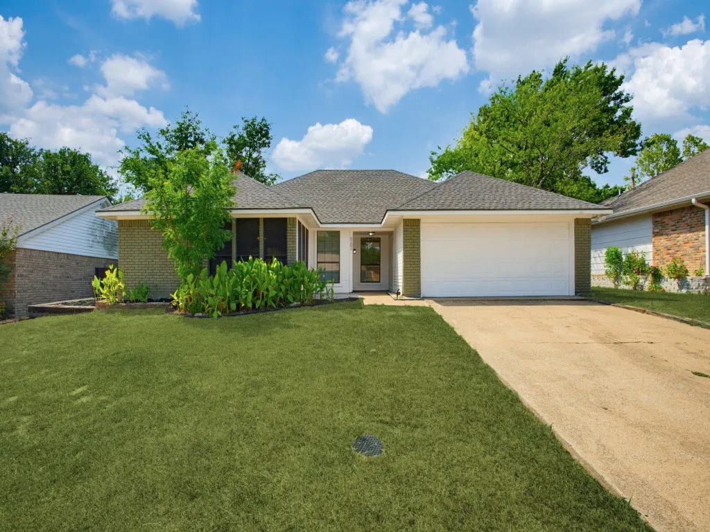 Single Family Residence For Sale in Dallas County , 5101 Brookview Drive, Sachse, Texas 75048, 3 Bedroom, 2 Bathroom, 2 Garage spaces, 1,589 Sqft, built in 1982, mls#21381937, Real Estate Agent in Sachse, Homes For Sale in Dallas county, Homes For Sale in Sachse, Realtor in Sachse Texas, Real Estate Brokerage Independent Realty Texas, Luminita Cordes Realtor