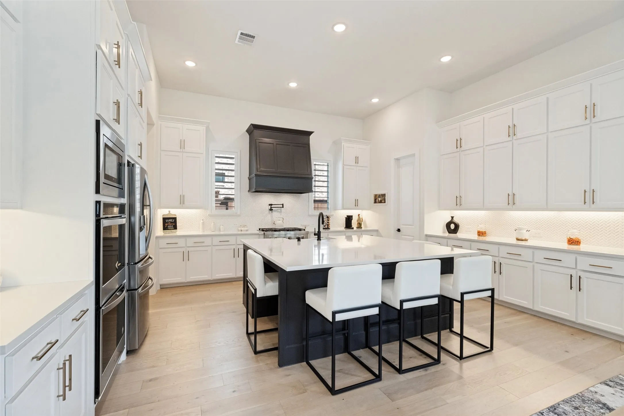 Single Family Residence For Sale in Collin County , 3121 Twin Eagles Drive, Celina, Texas 75009, 4 Bedroom, 6 Bathroom, 3 Garage spaces, 3,862 Sqft, built in 2020, mls#21401239, Real Estate Agent in Celina, Homes For Sale in Collin county, Homes For Sale in Celina, Realtor in Celina Texas, Real Estate Brokerage Independent Realty Texas, Luminita Cordes Realtor